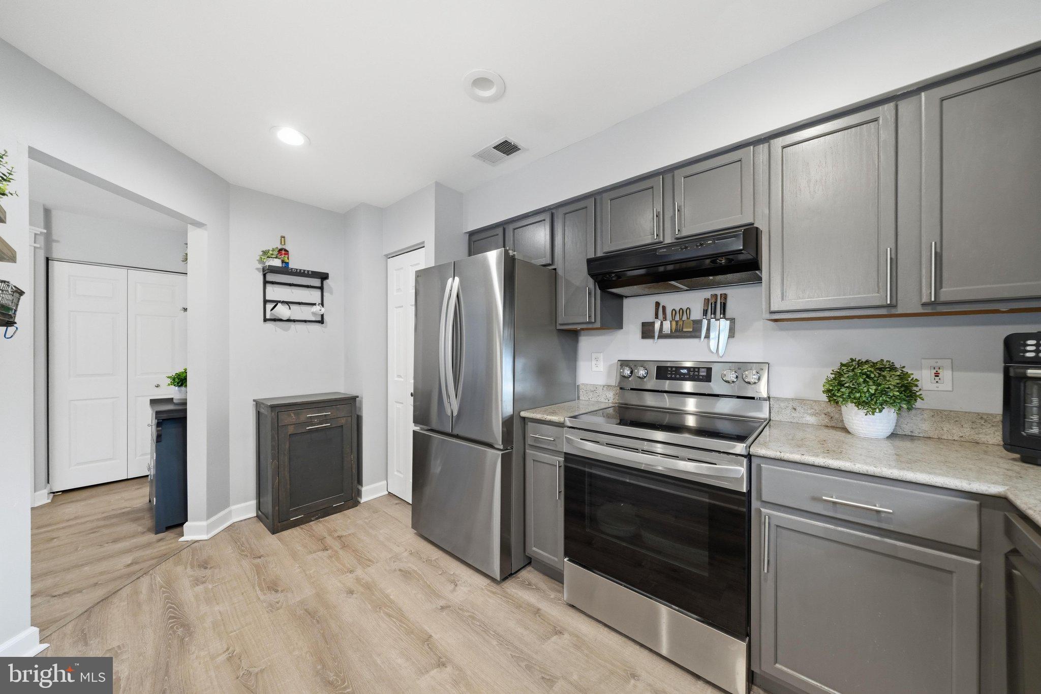 VILL AT MANCHESTER FARMS - Residential