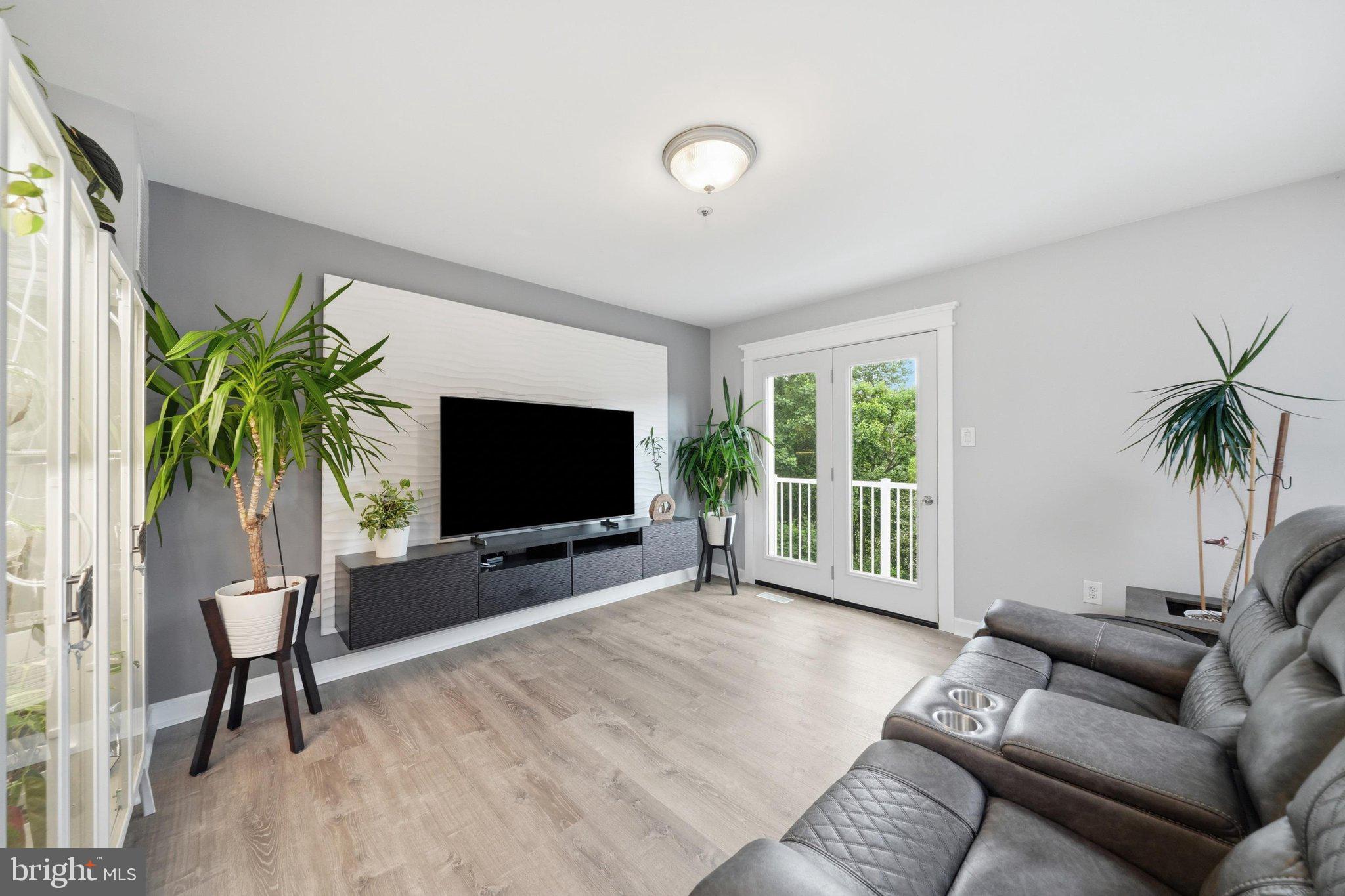 VILL AT MANCHESTER FARMS - Residential