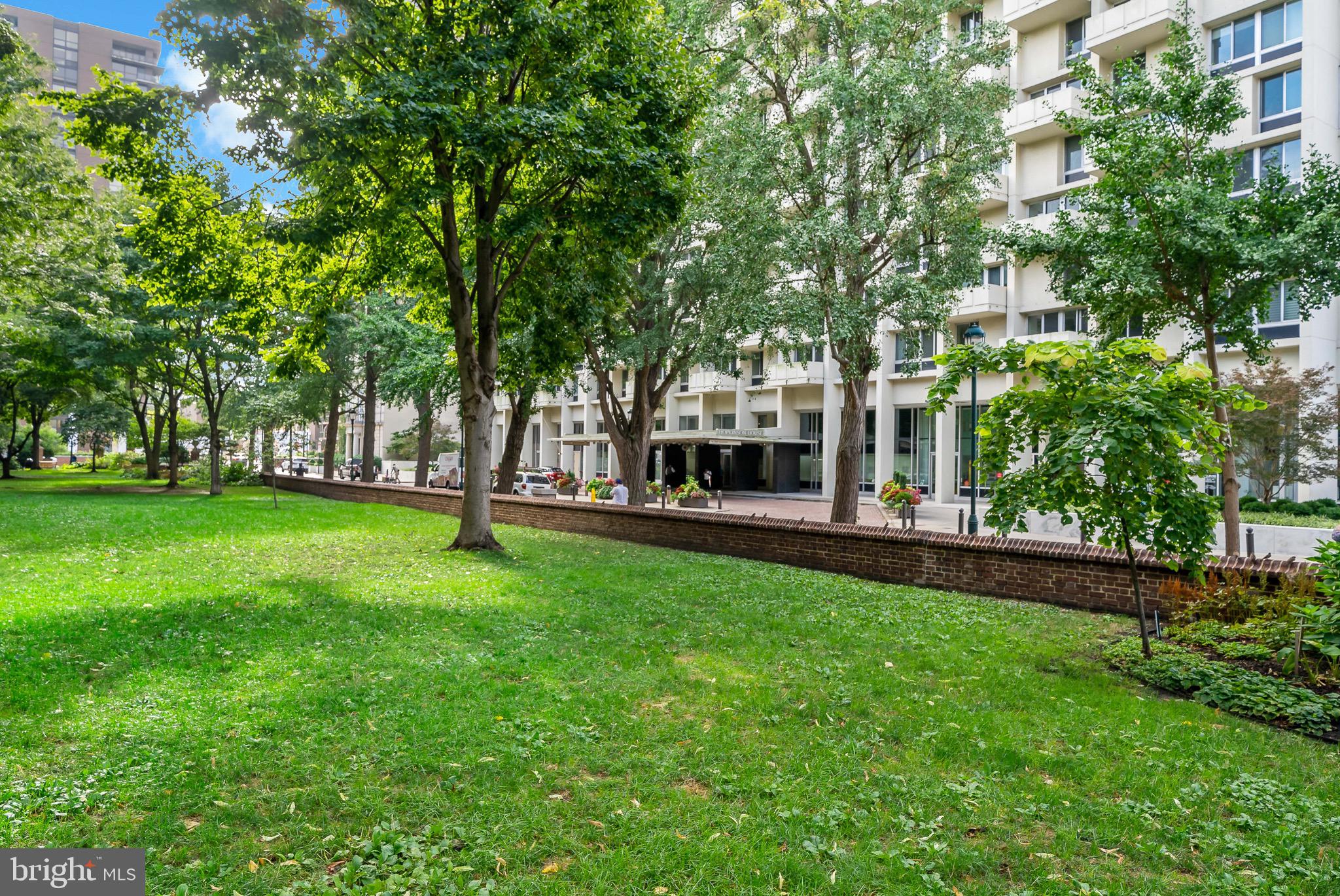 WASHINGTON SQ - Residential