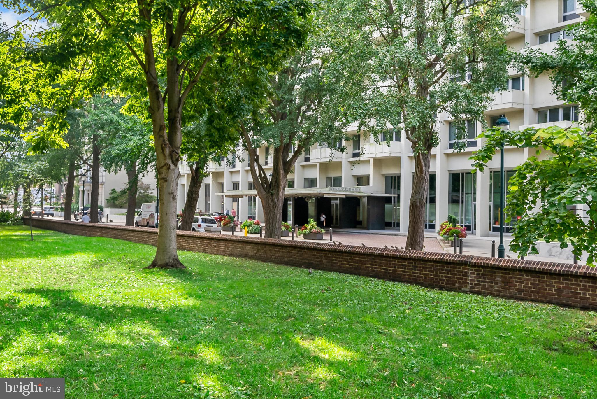 WASHINGTON SQ - Residential