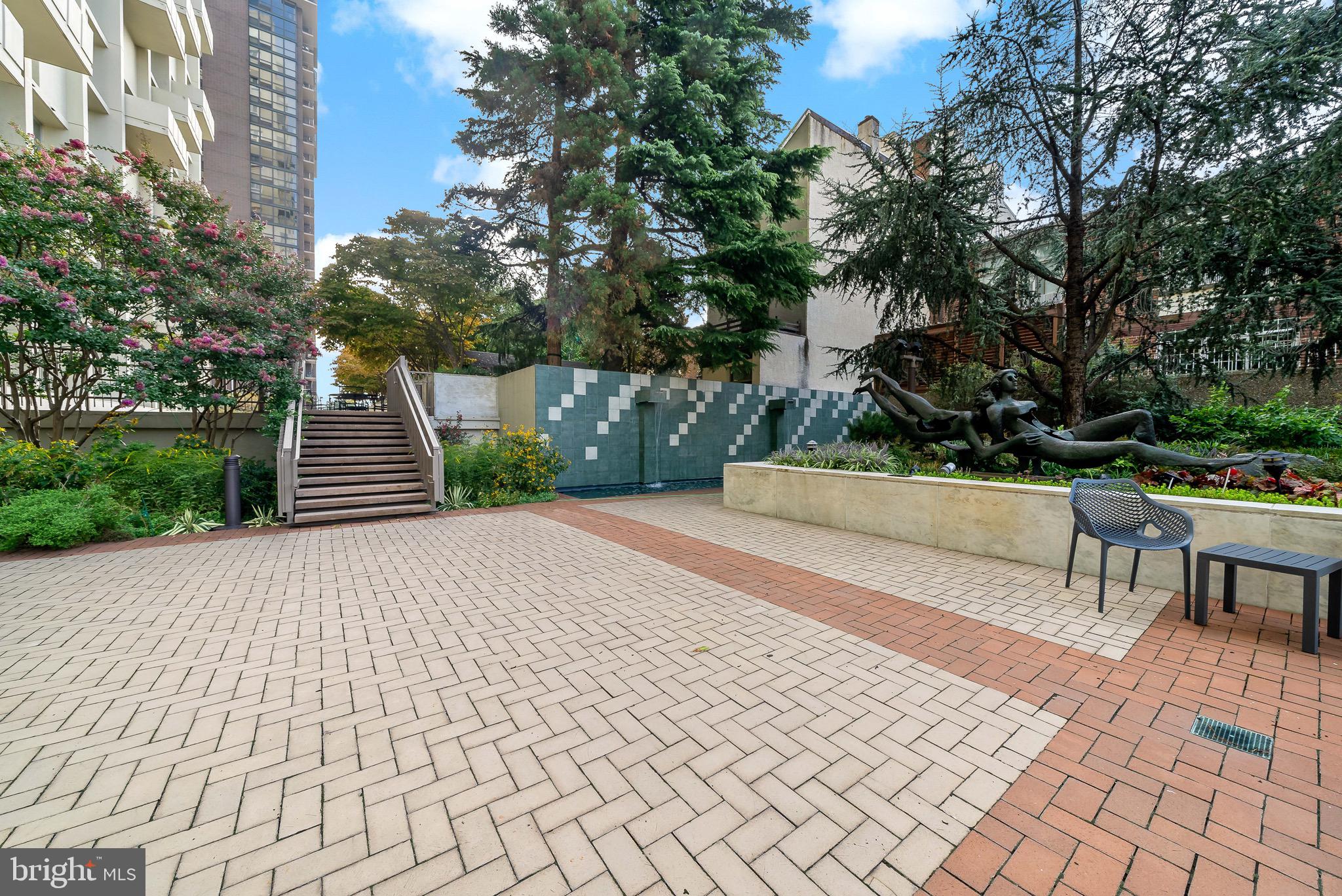 WASHINGTON SQ - Residential