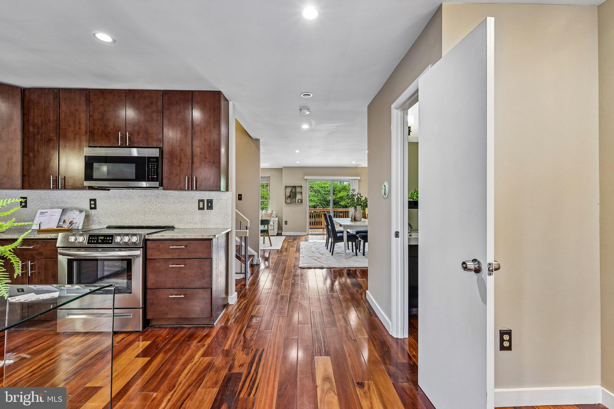 TYSONS COURT - Residential