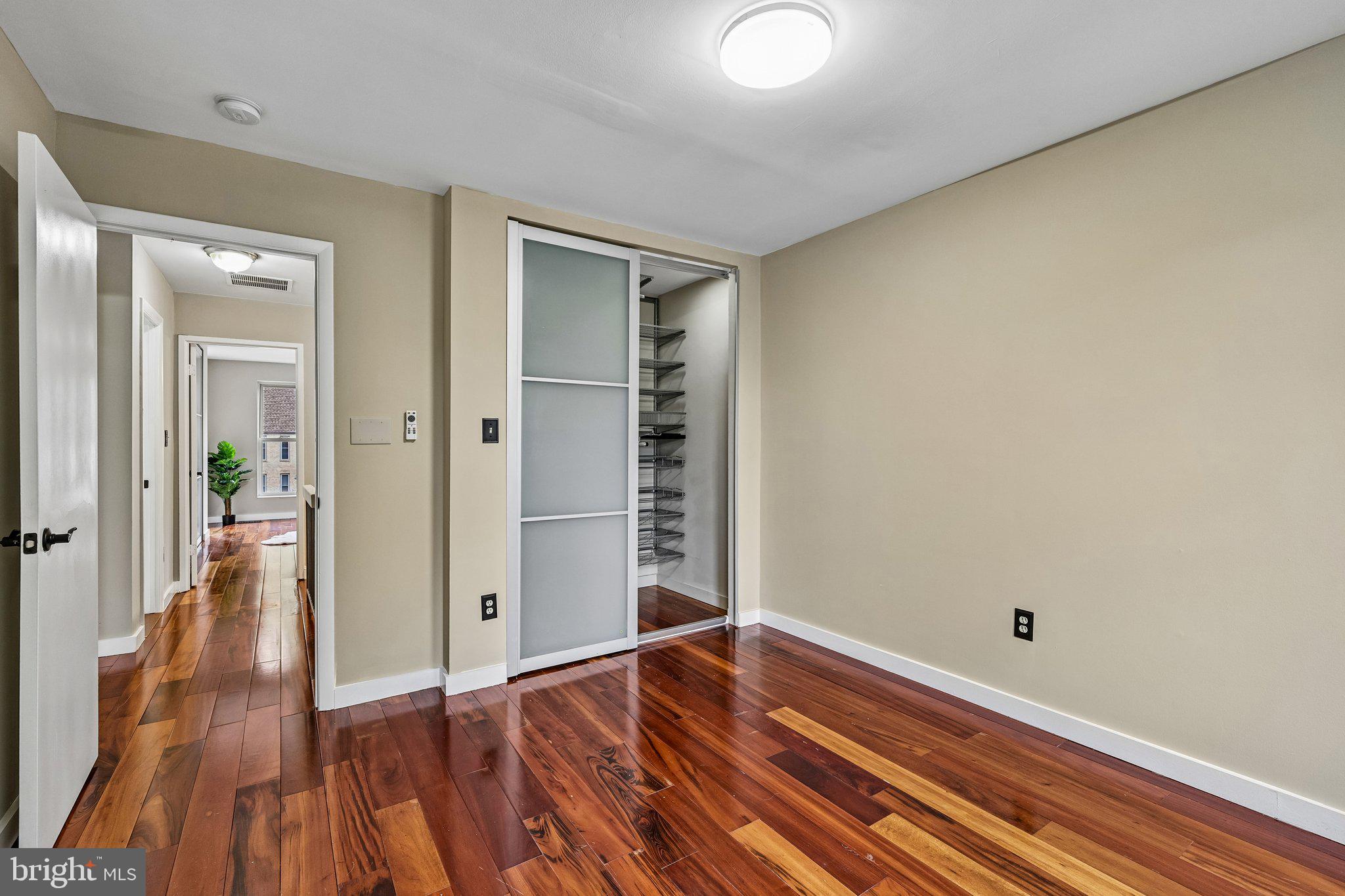 TYSONS COURT - Residential