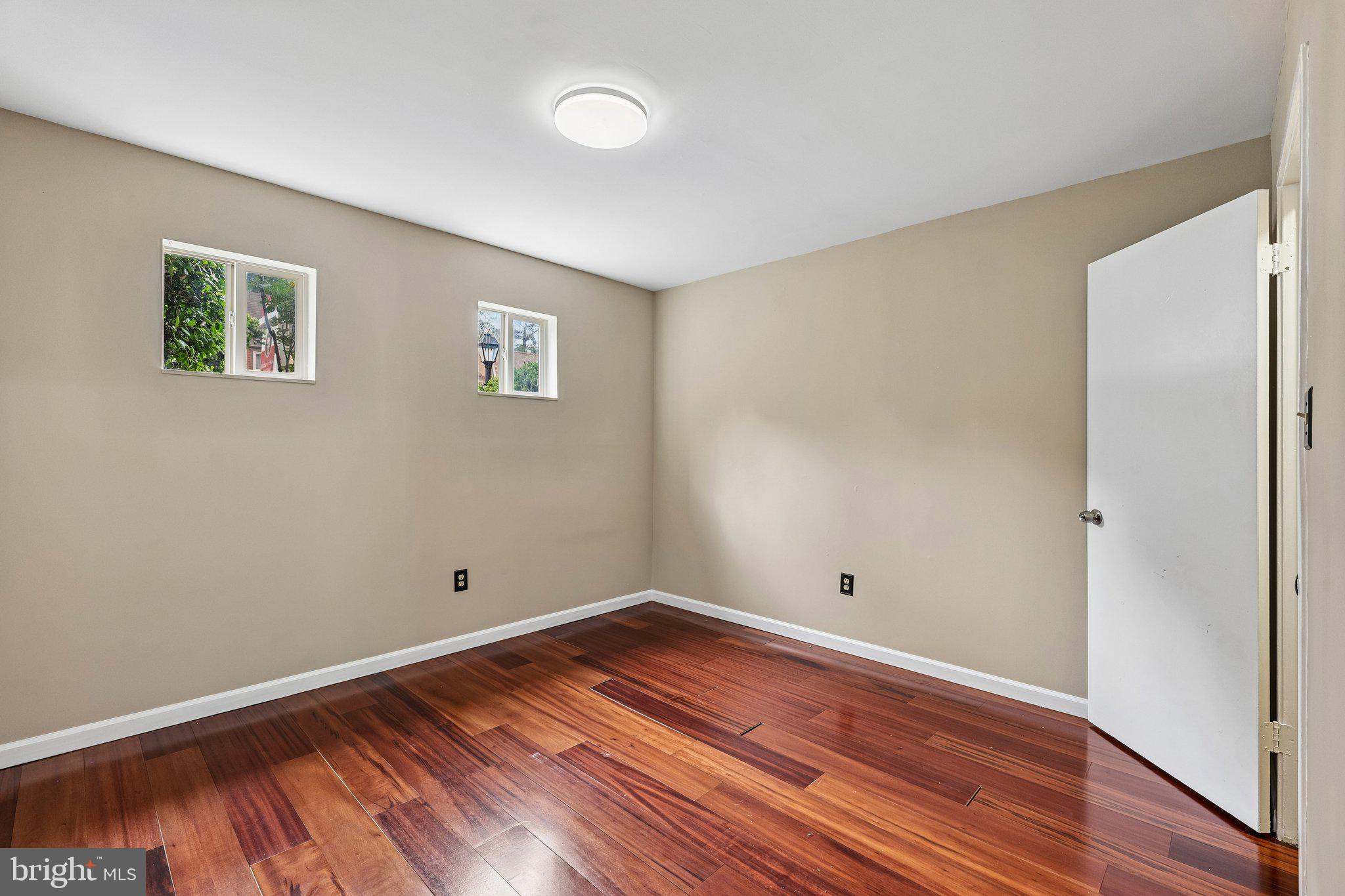 TYSONS COURT - Residential
