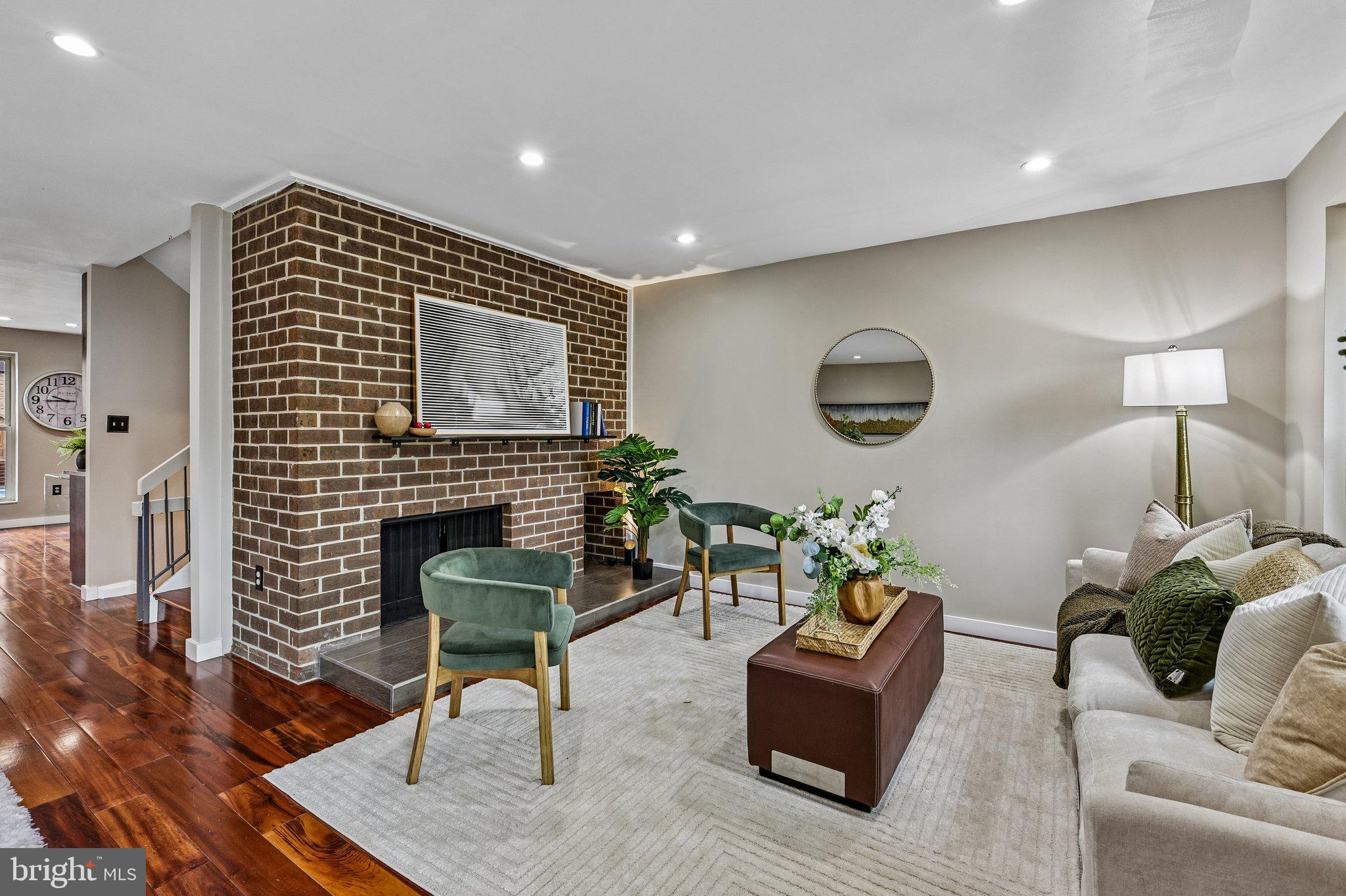 TYSONS COURT - Residential