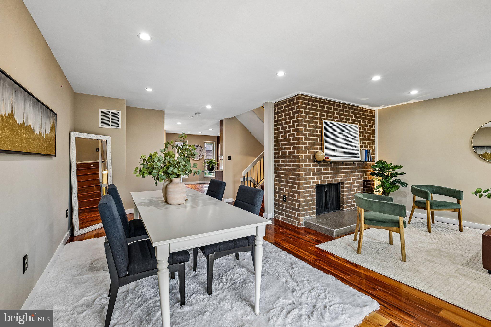 TYSONS COURT - Residential