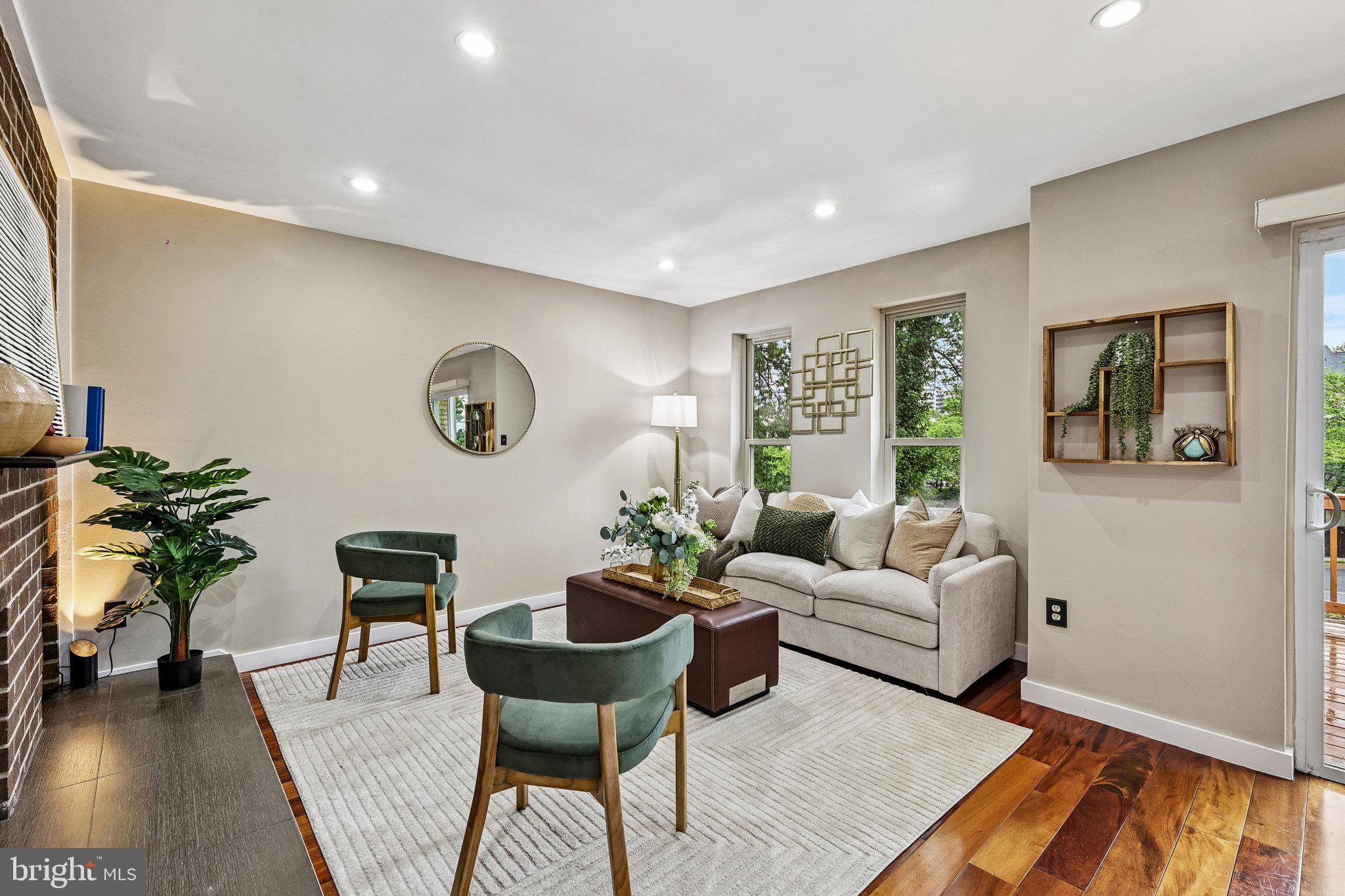 TYSONS COURT - Residential