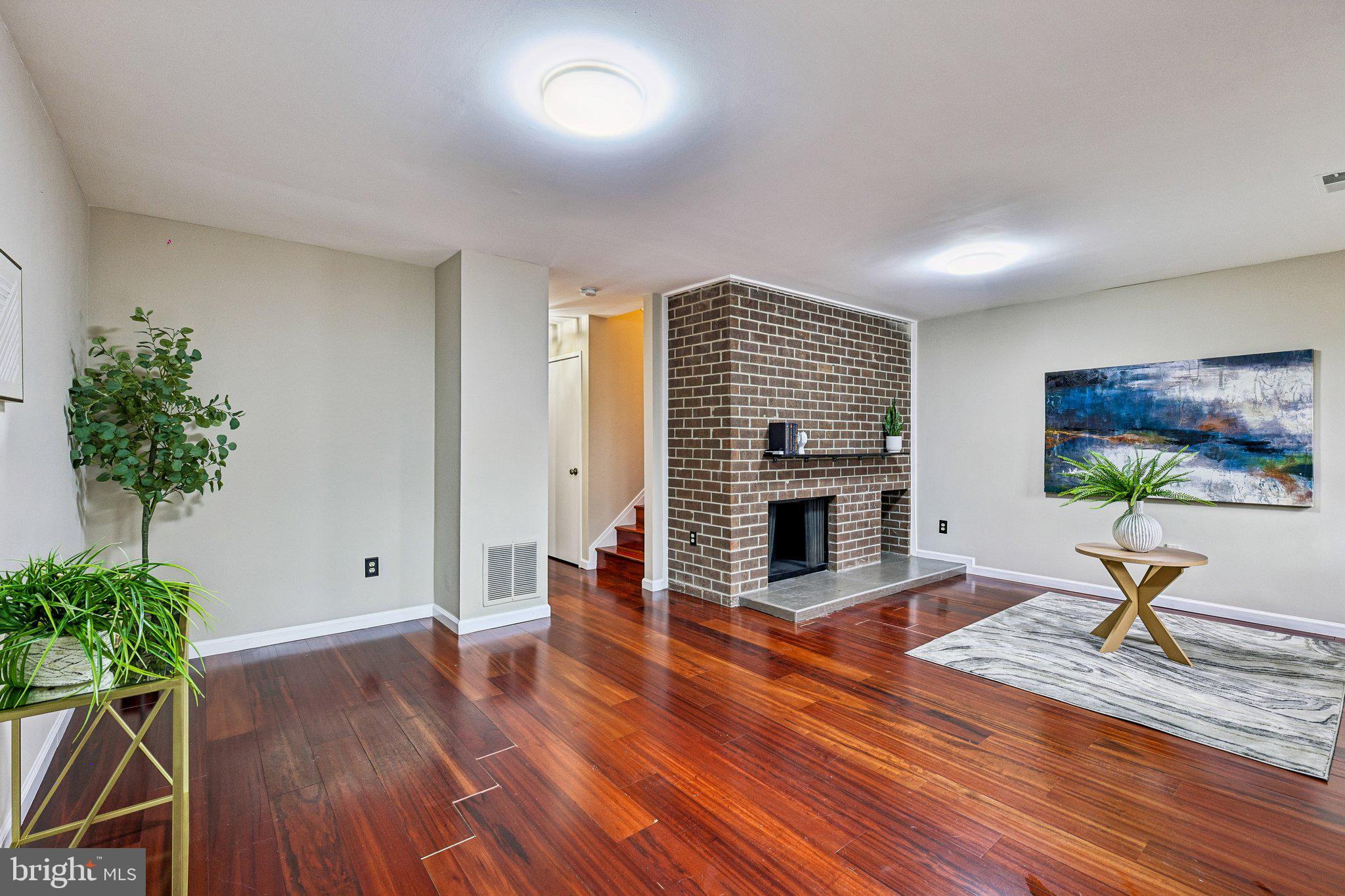 TYSONS COURT - Residential