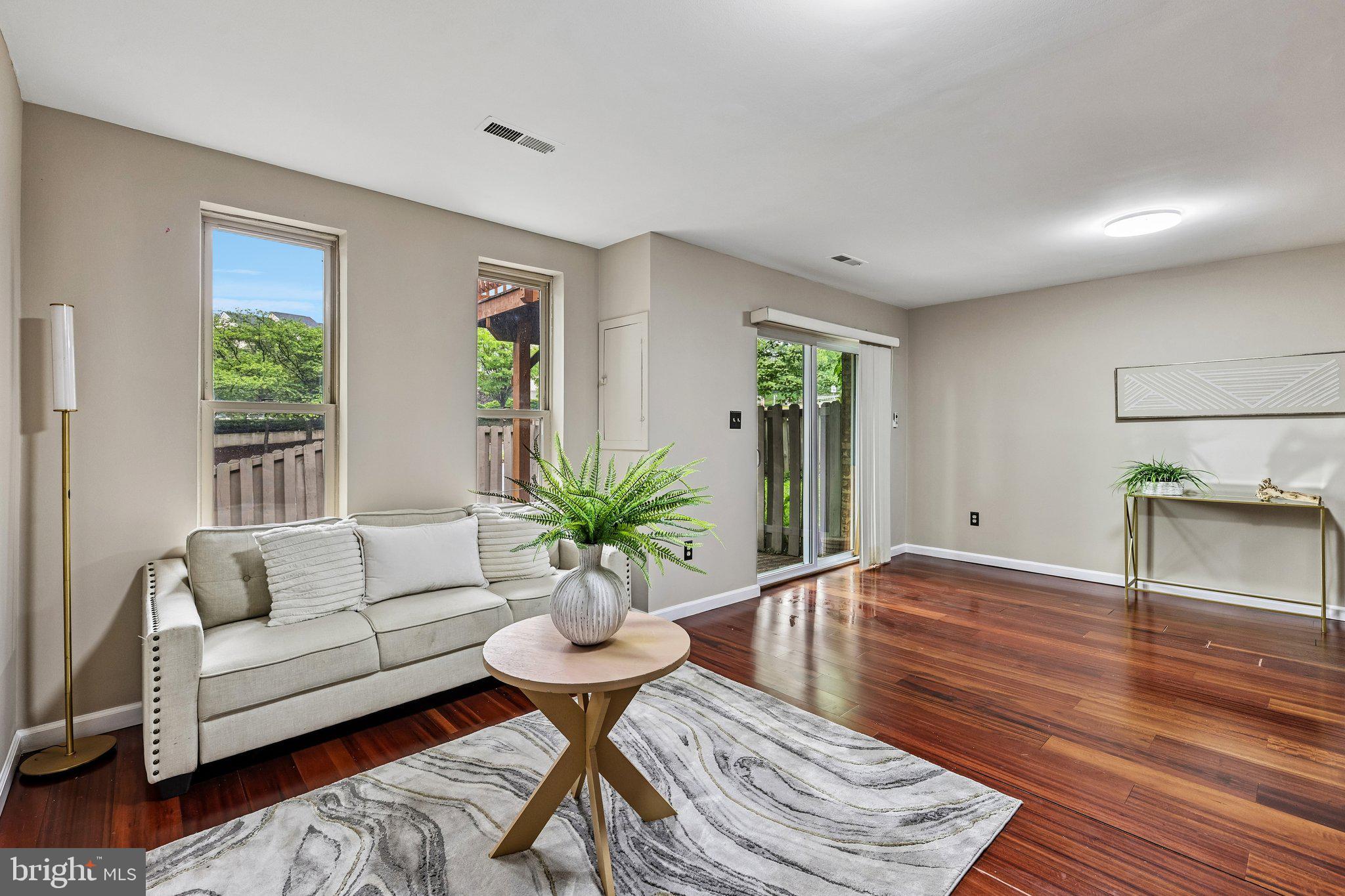 TYSONS COURT - Residential