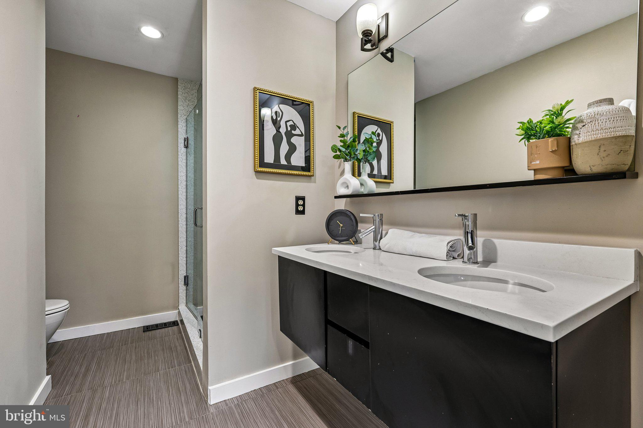 TYSONS COURT - Residential