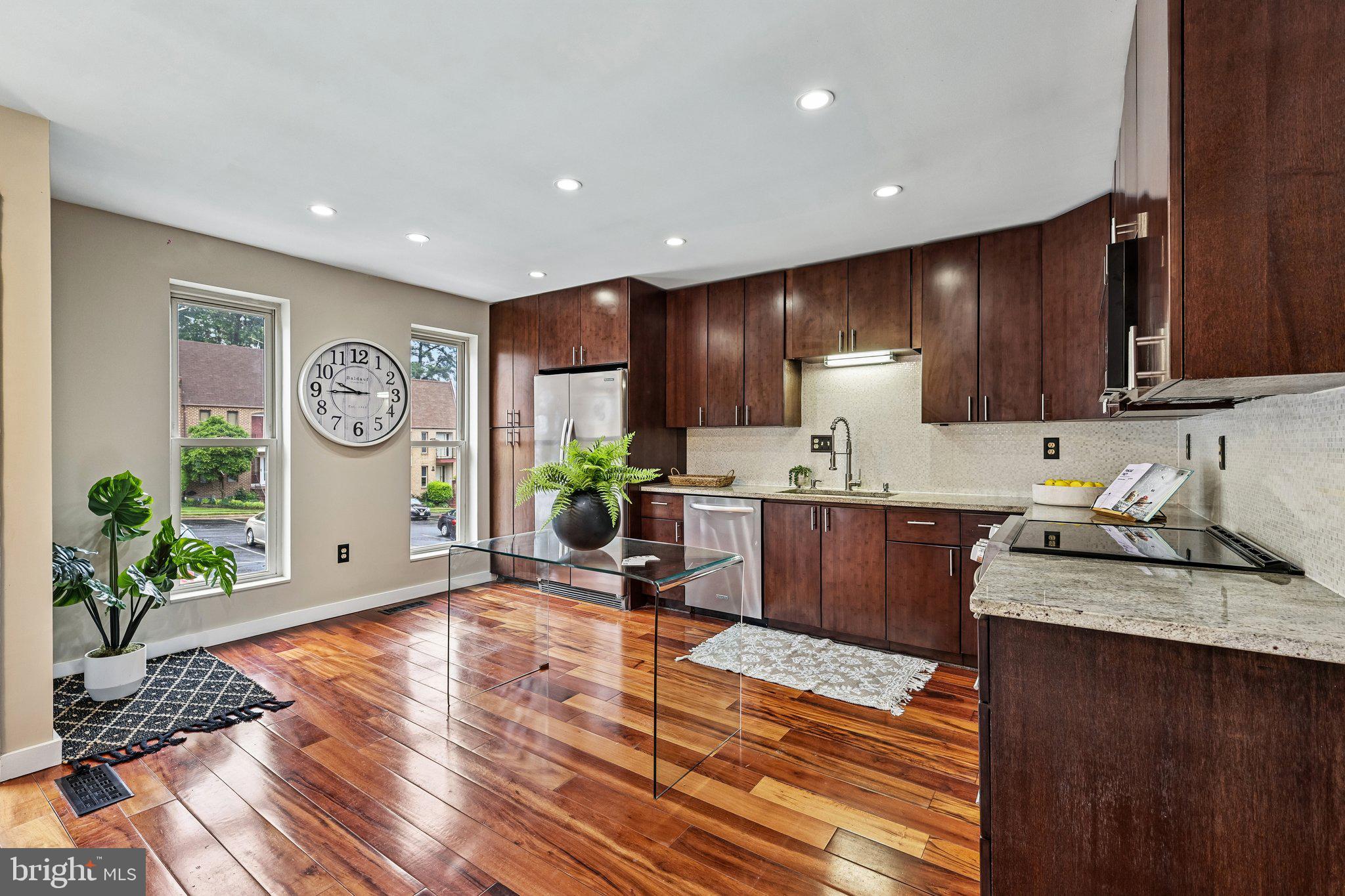 TYSONS COURT - Residential
