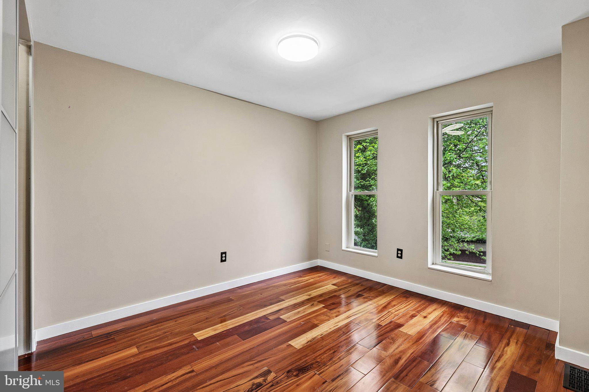 TYSONS COURT - Residential