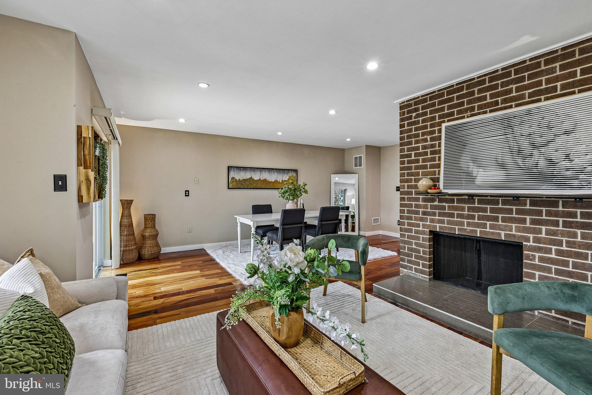 TYSONS COURT - Residential