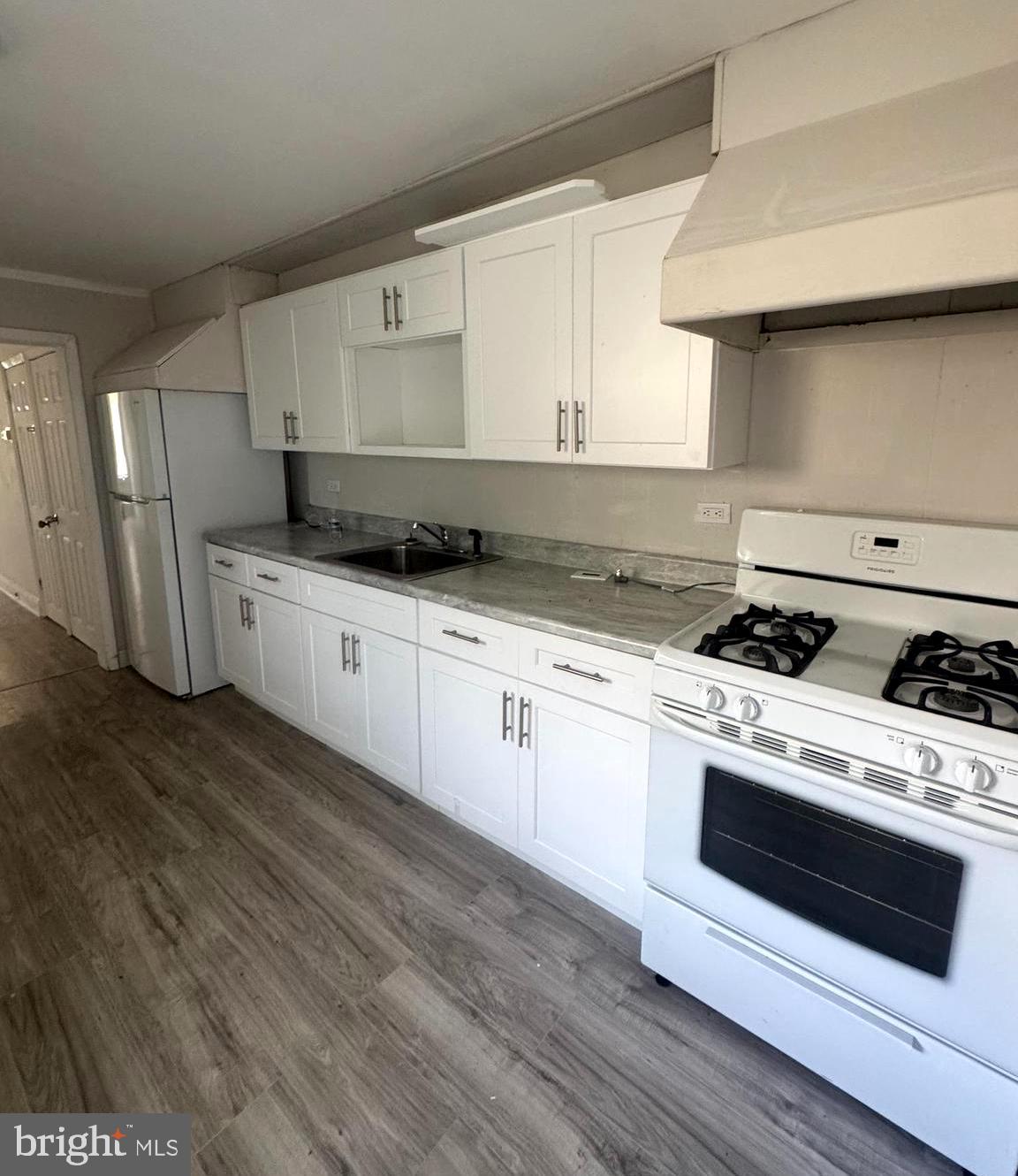 ELMWOOD PARK - Residential