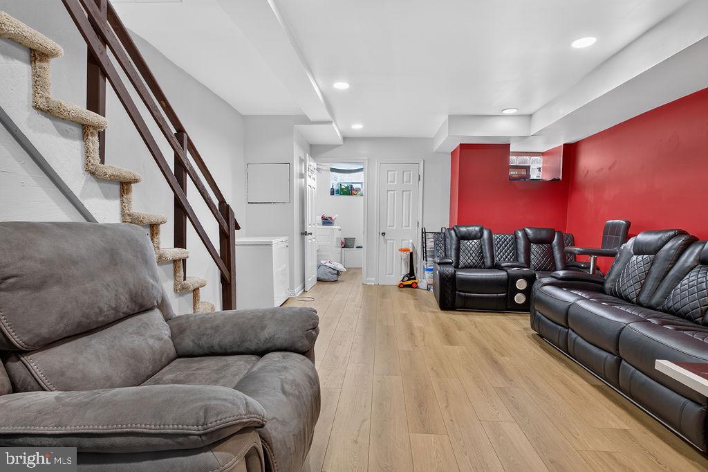 WEST OAK LANE - Residential
