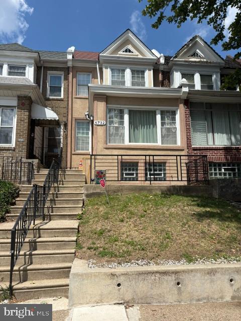 WEST OAK LANE - Residential