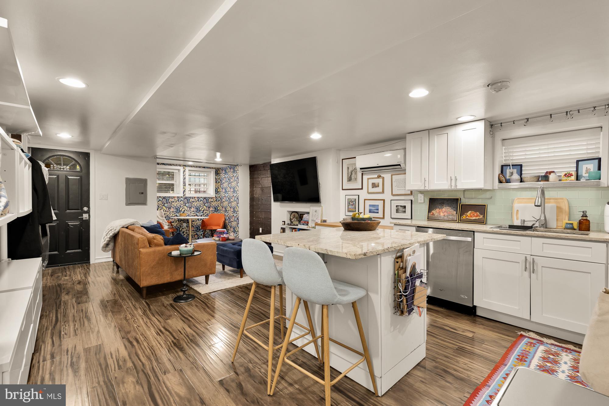 CAPITOL HILL - Residential