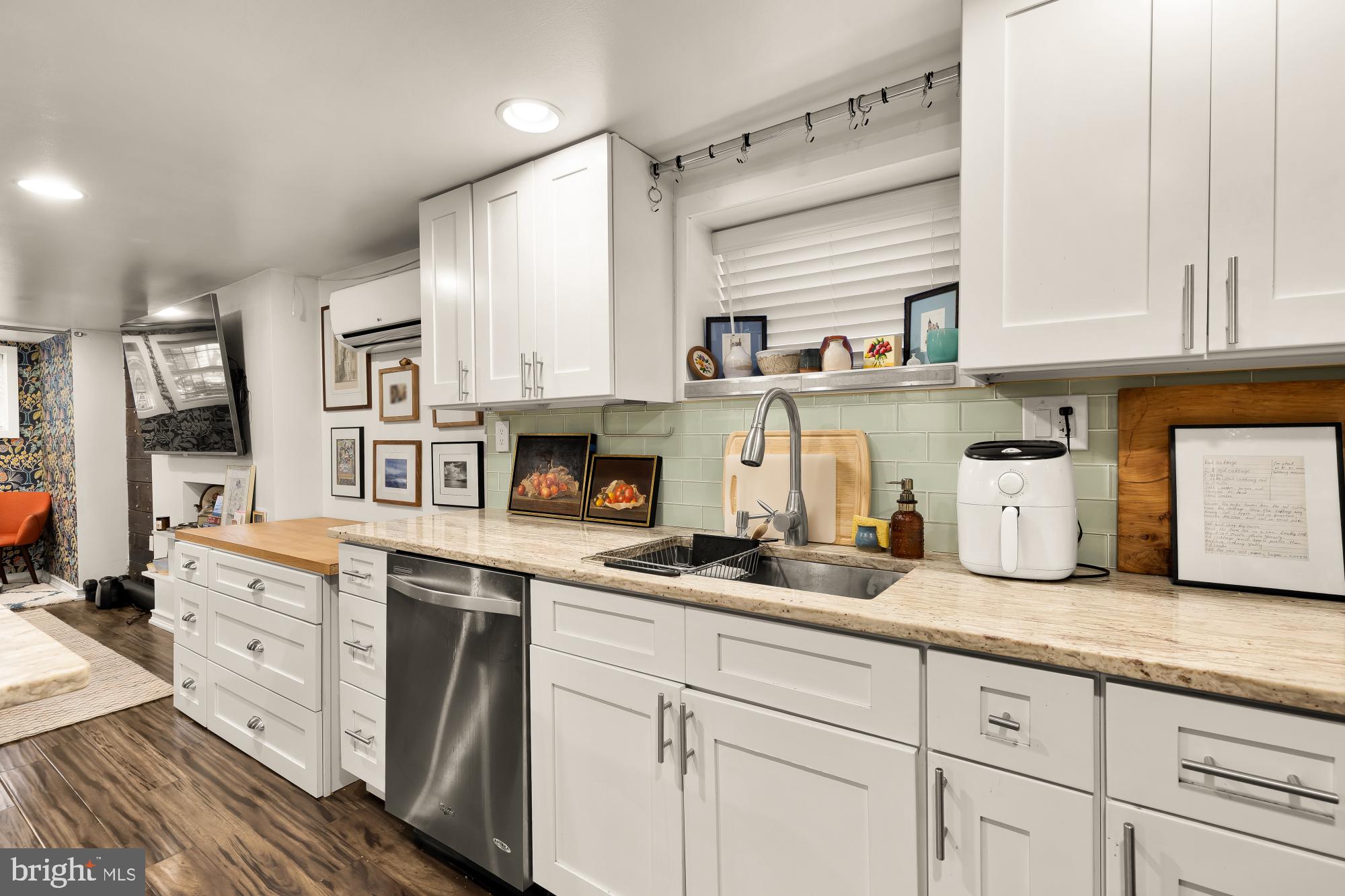 CAPITOL HILL - Residential