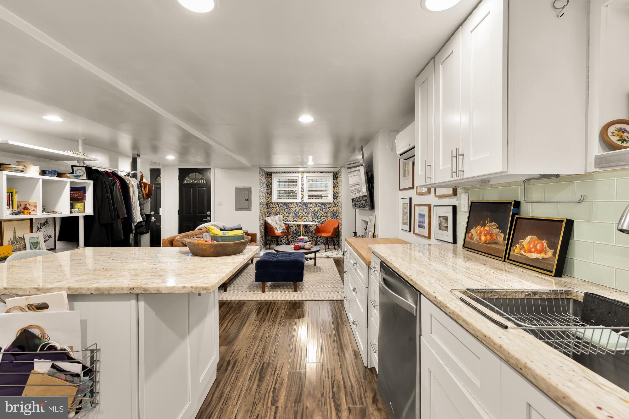 CAPITOL HILL - Residential