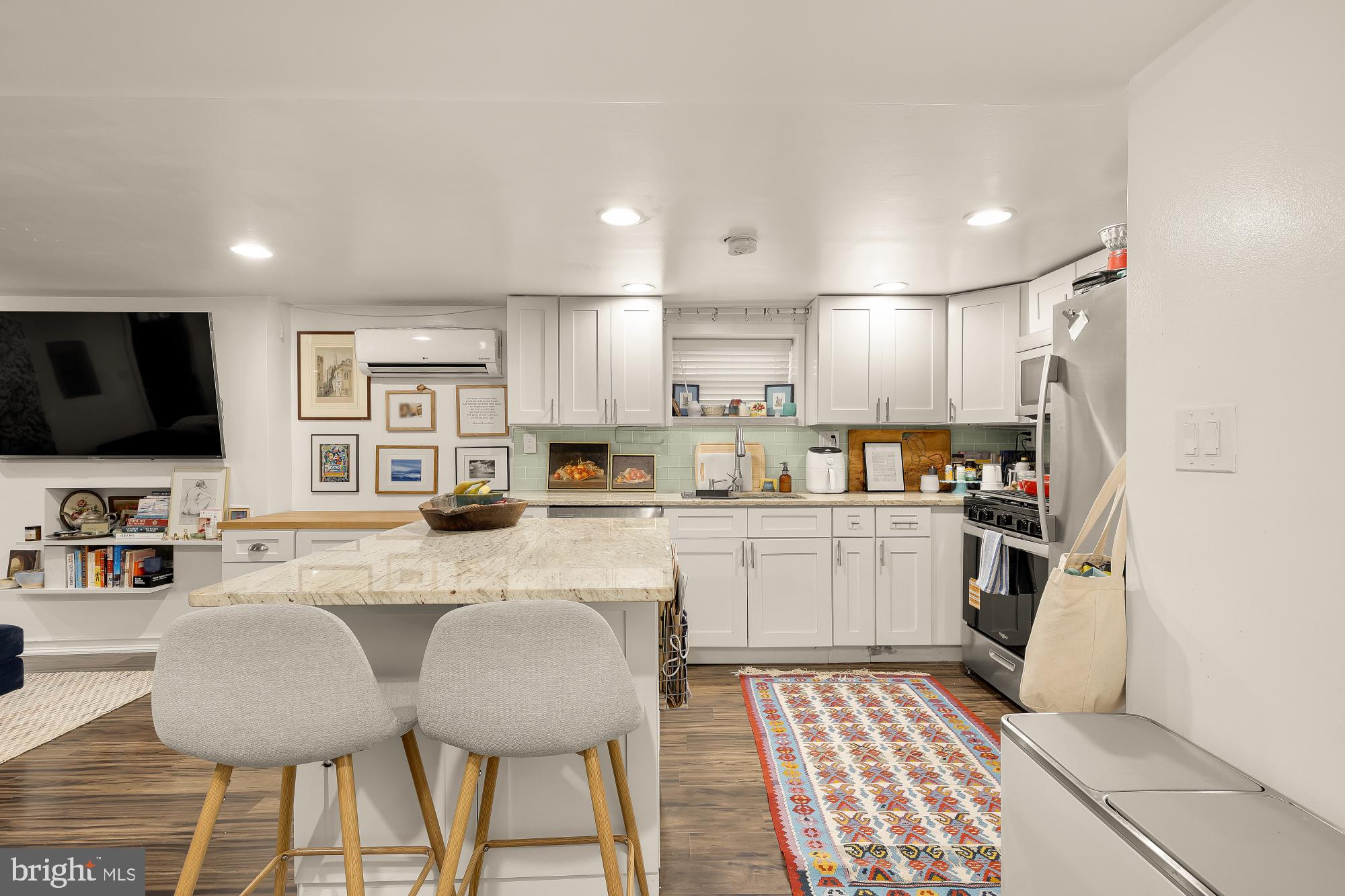 CAPITOL HILL - Residential