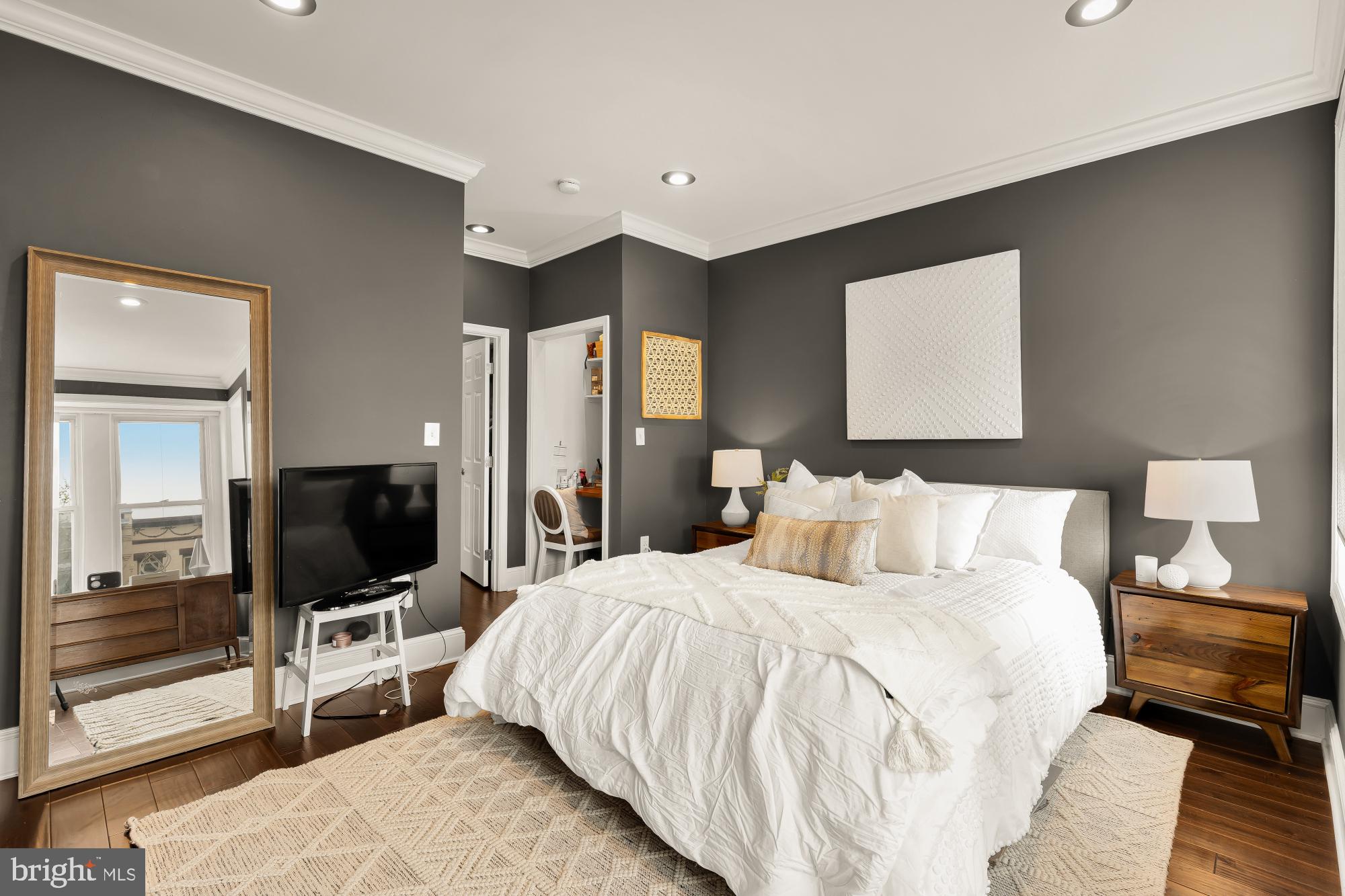 CAPITOL HILL - Residential