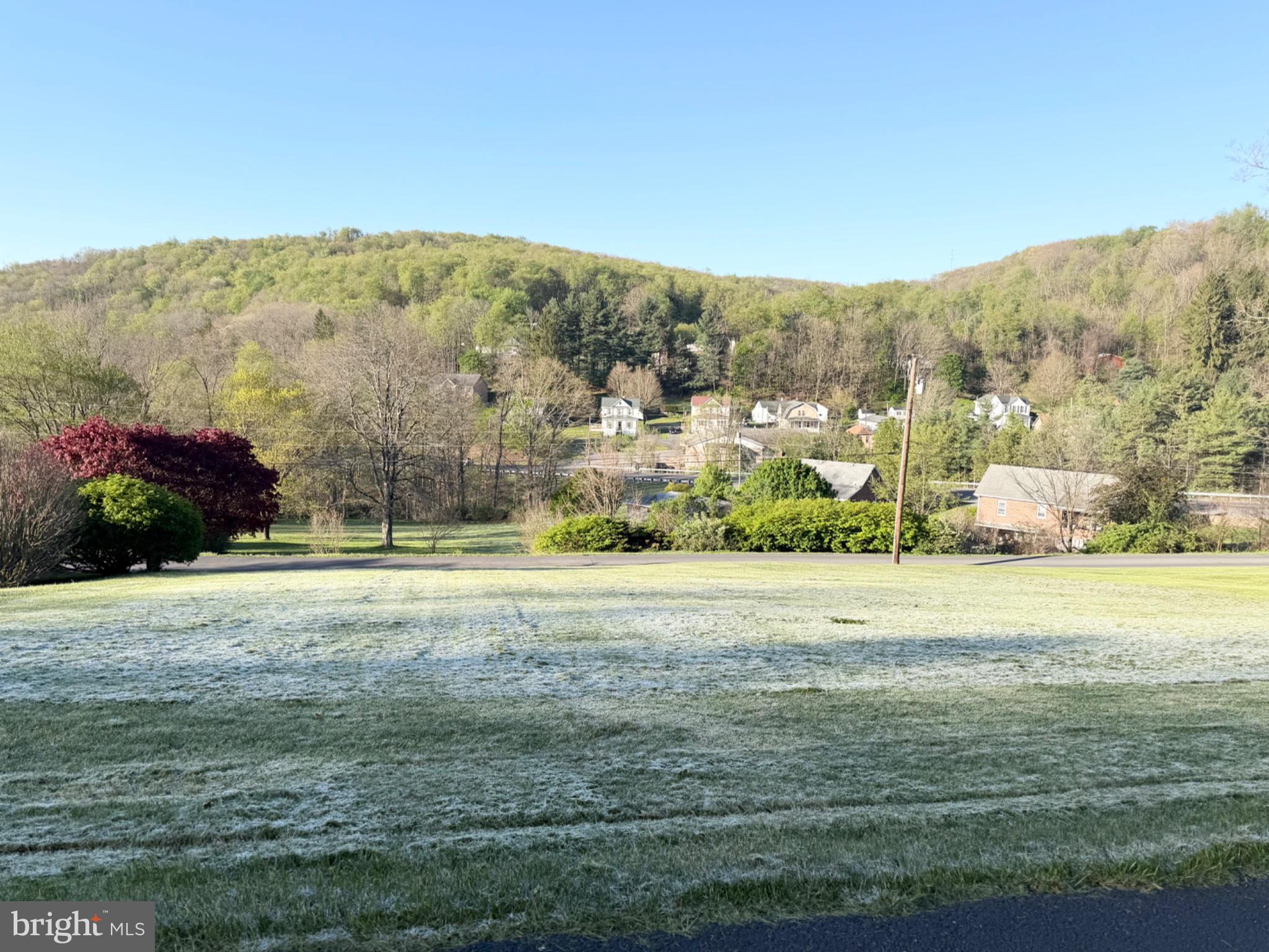 Mountain views? Check.
Cleared lot? Check.
Public water, sewer & electric? Check, check, check.

All that’s missing is your dream home.

📍