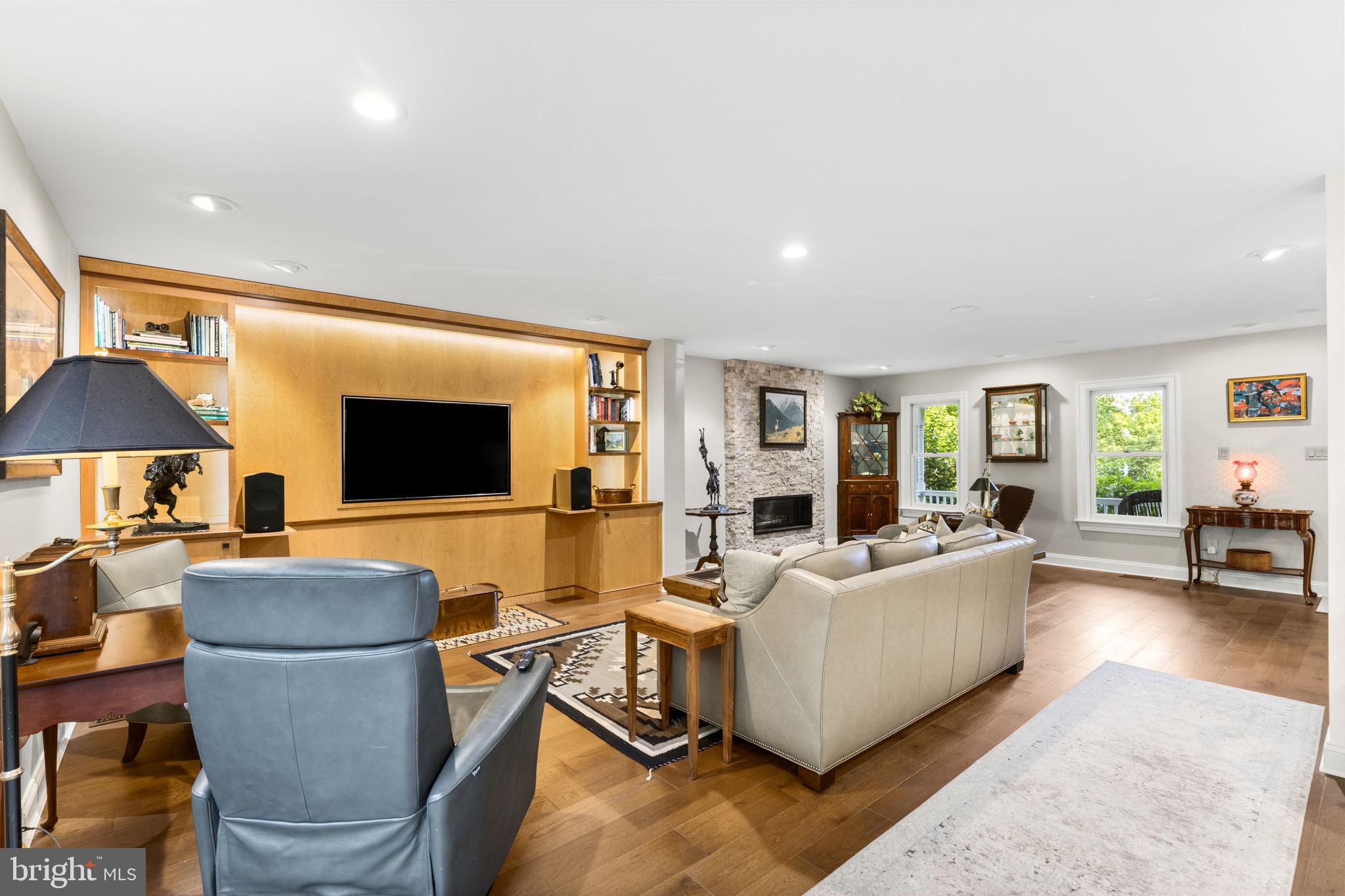 WALNUT GLEN - Residential