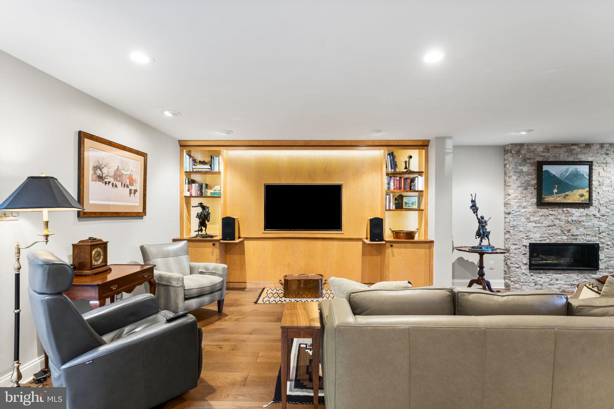 WALNUT GLEN - Residential