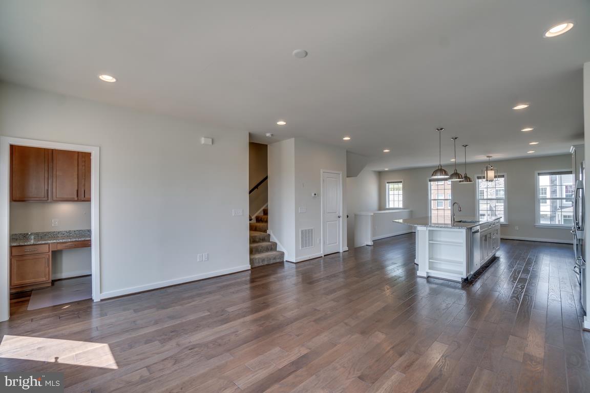 OVERLOOK - Residential Lease