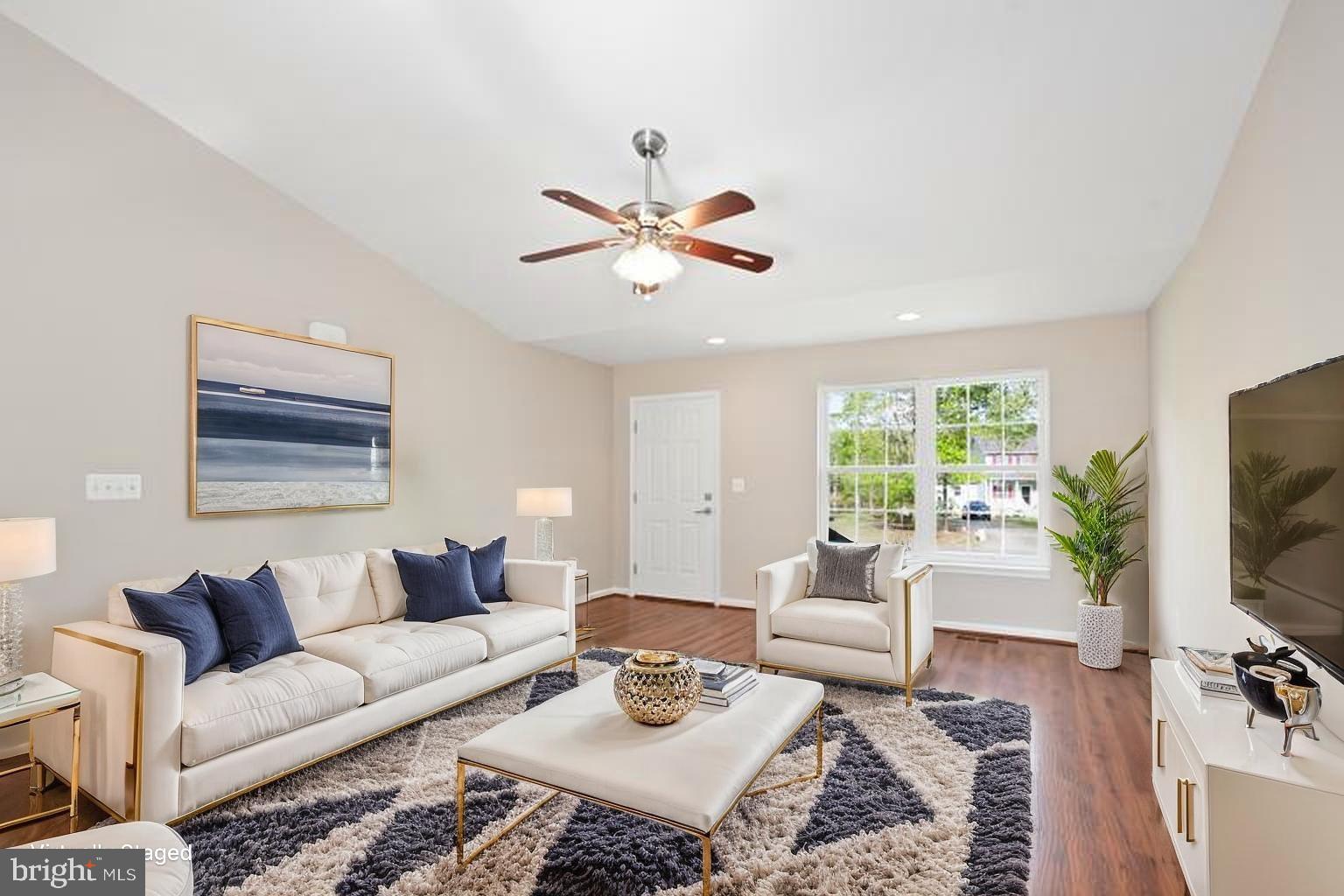 LAKE CAROLINE - Residential