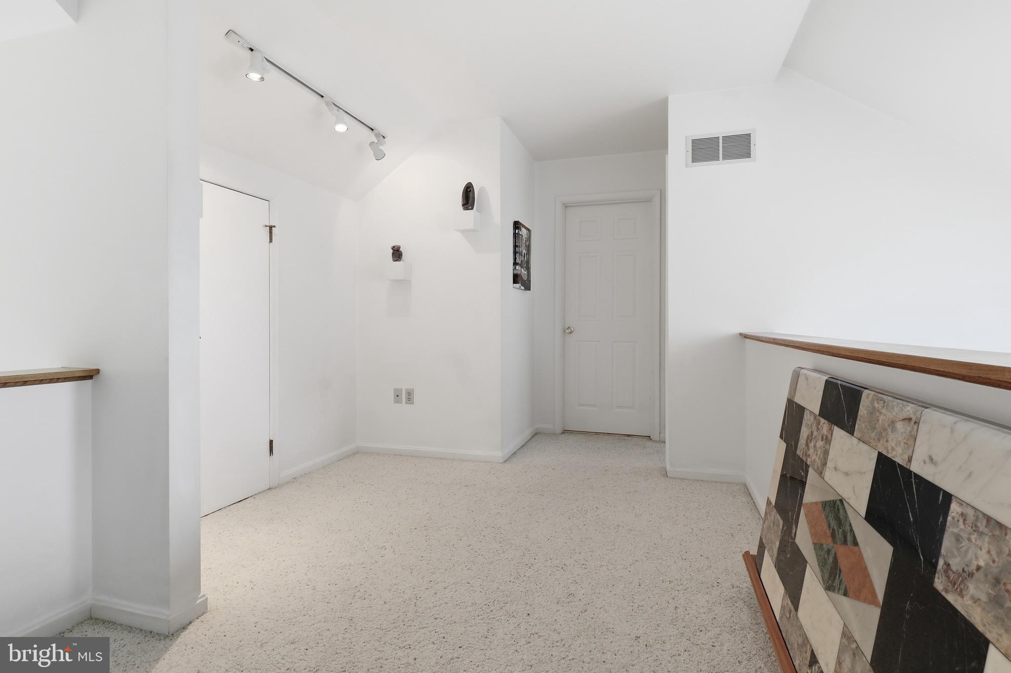 WOODLAND VIEW - Residential