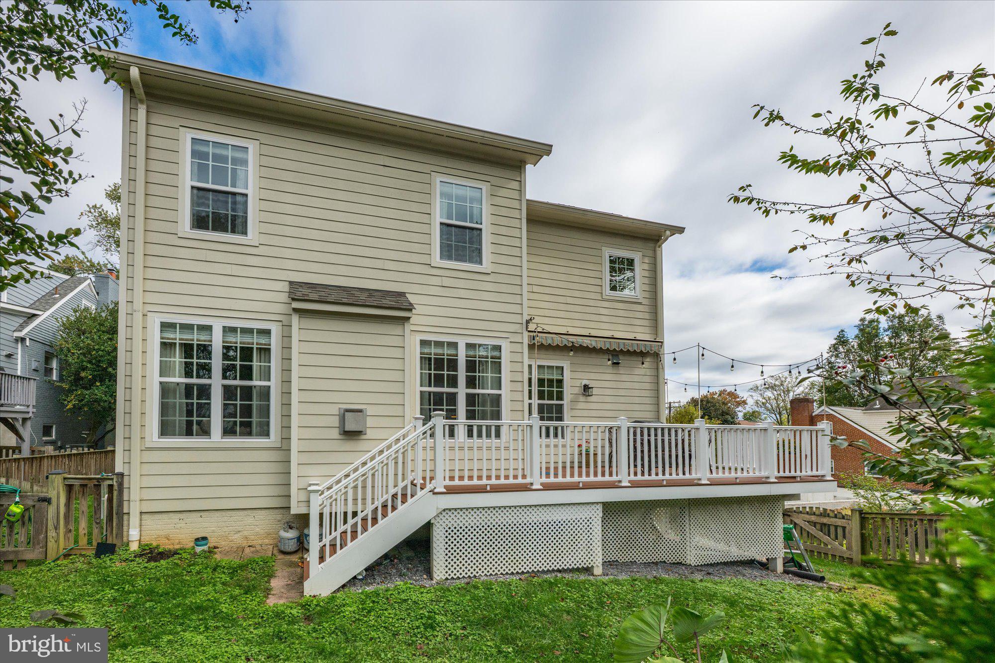 CHEVY CHASE HILLS - Residential