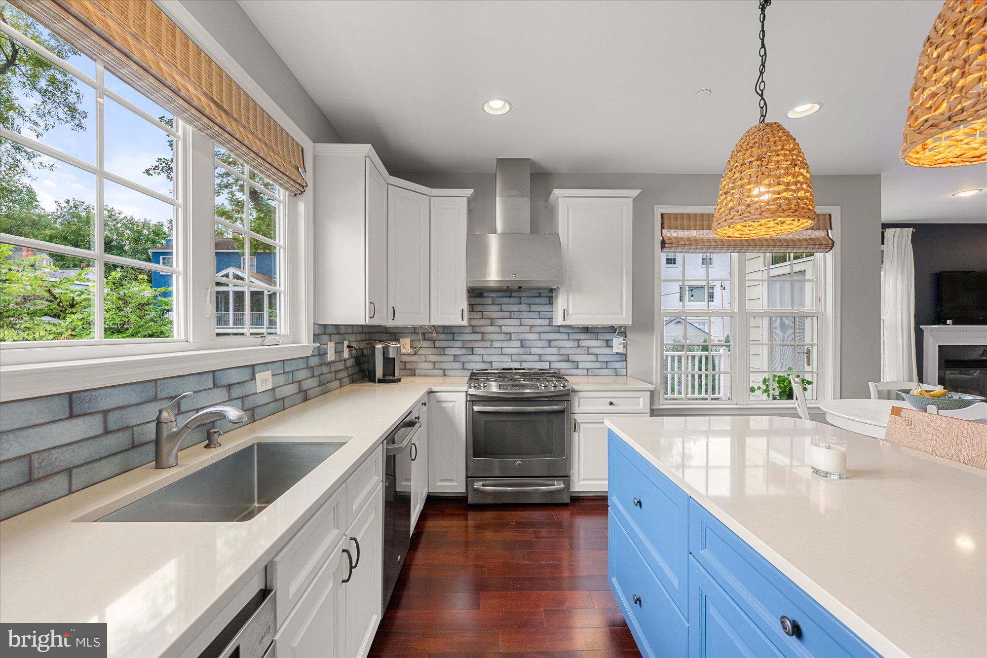 CHEVY CHASE HILLS - Residential