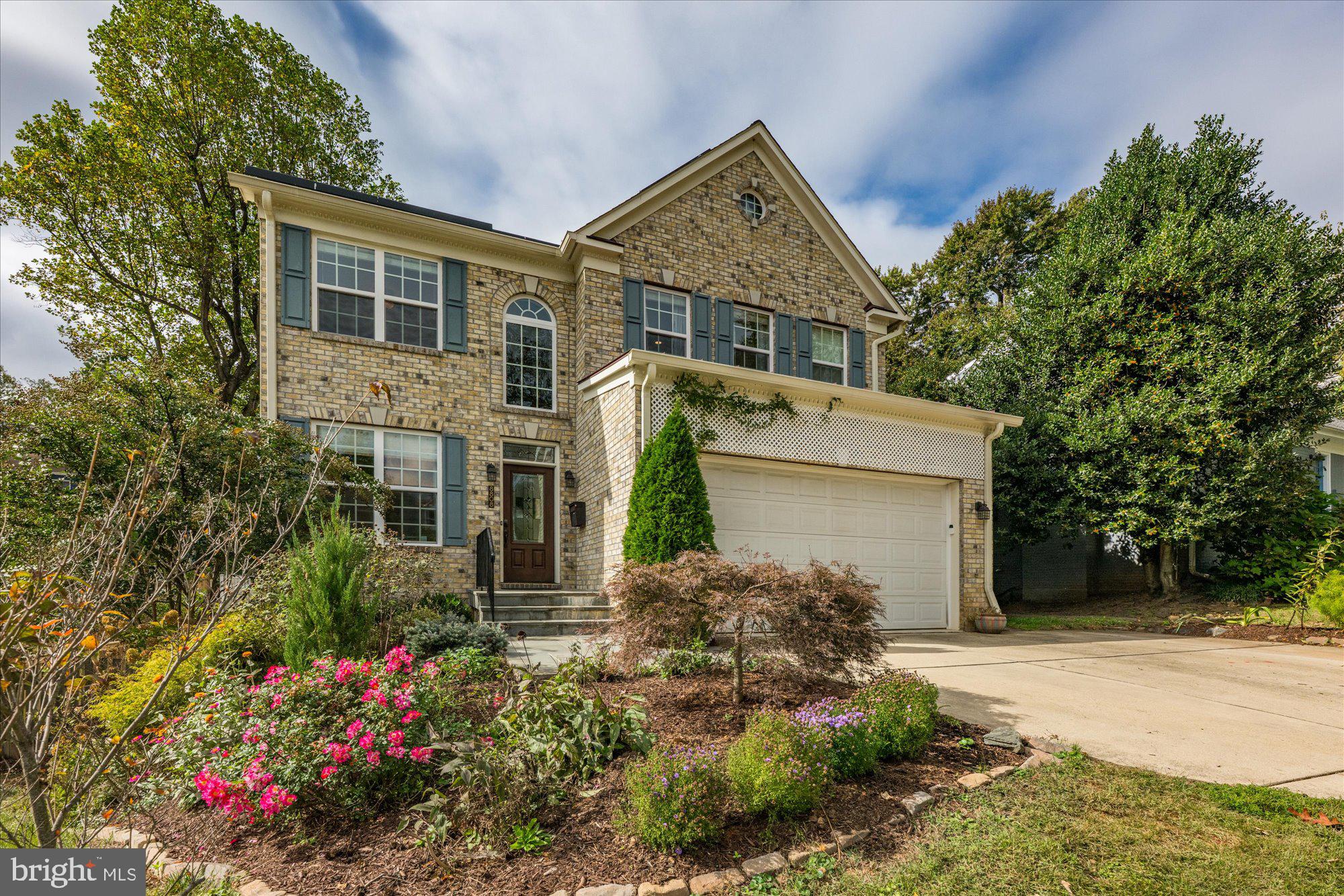 CHEVY CHASE HILLS - Residential