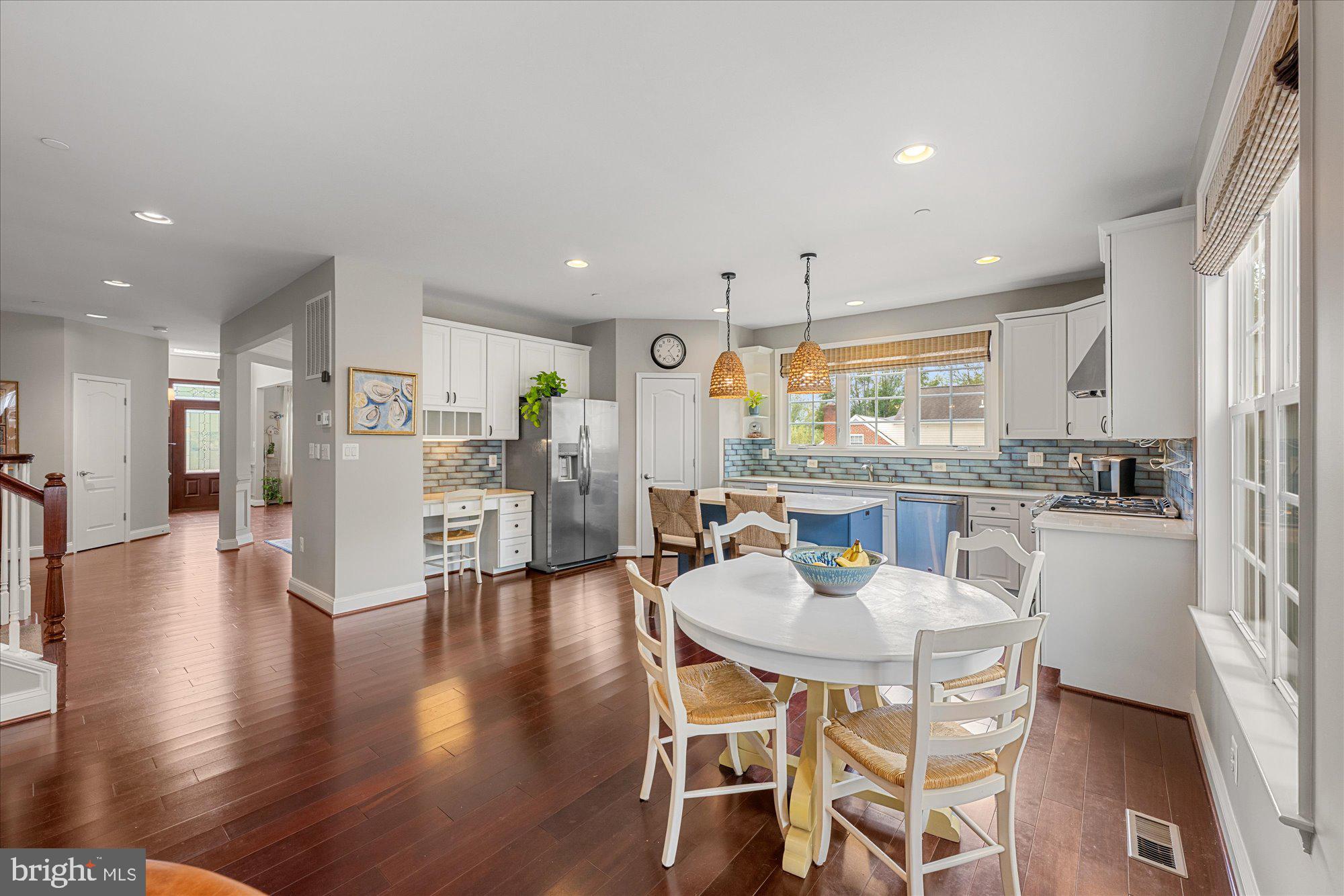 CHEVY CHASE HILLS - Residential