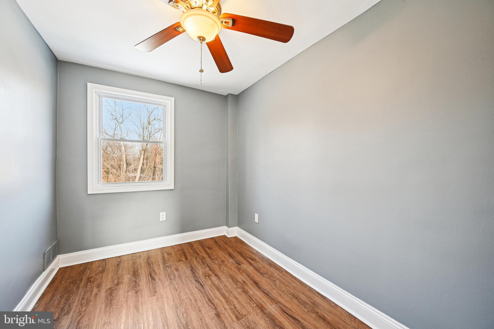 TEN HILLS - Residential