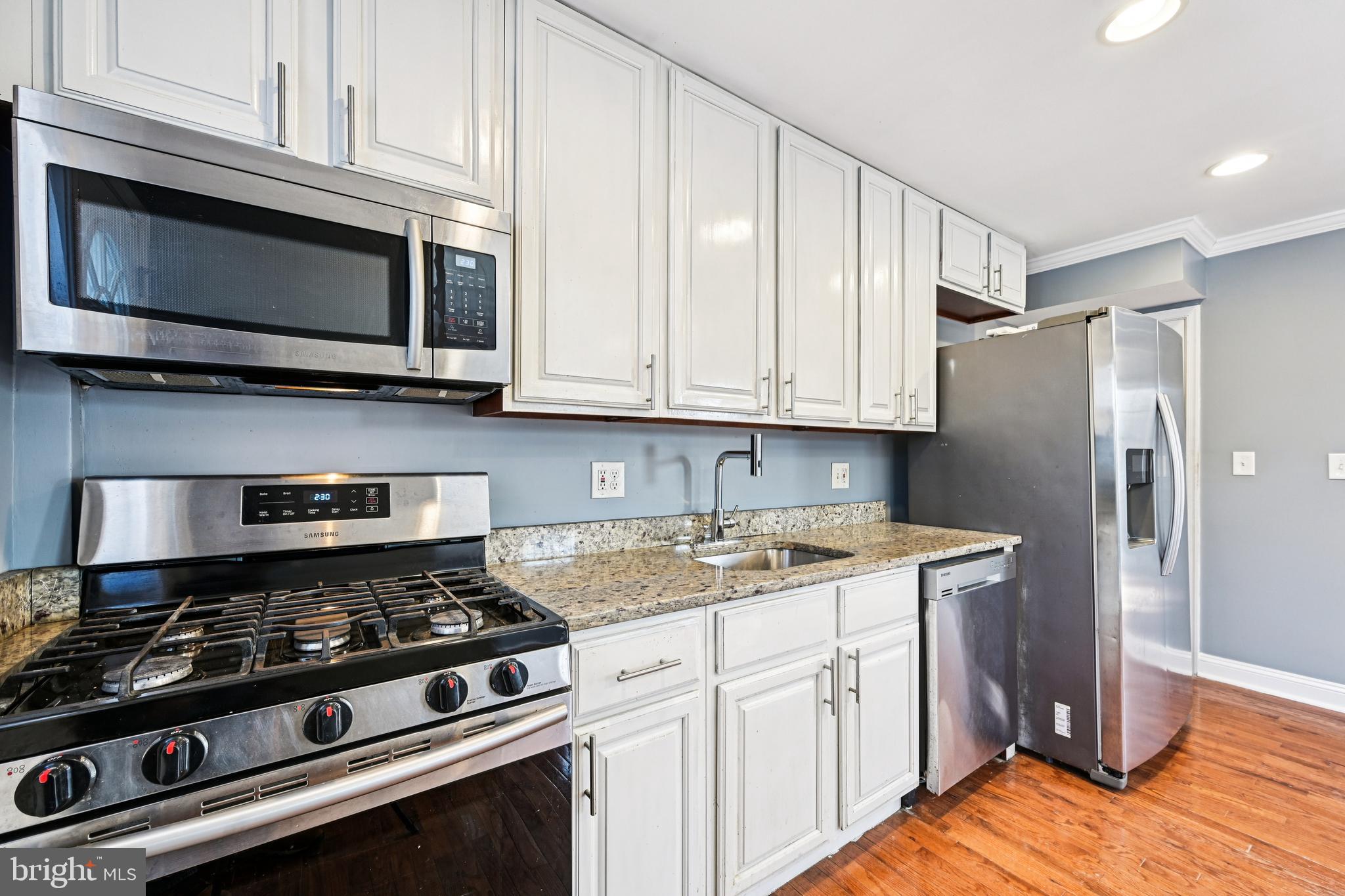 TEN HILLS - Residential