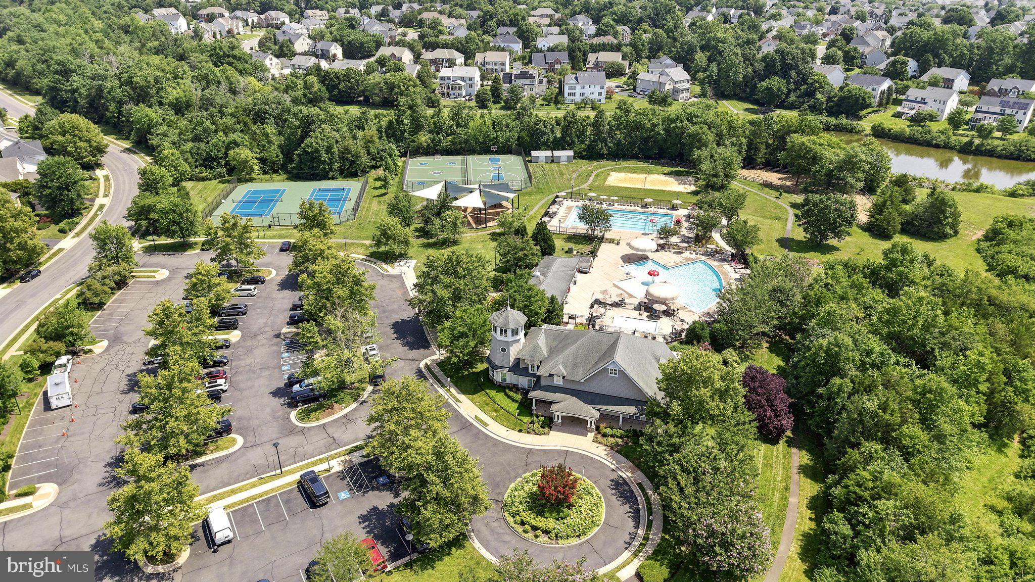 PEMBROOKE - Residential