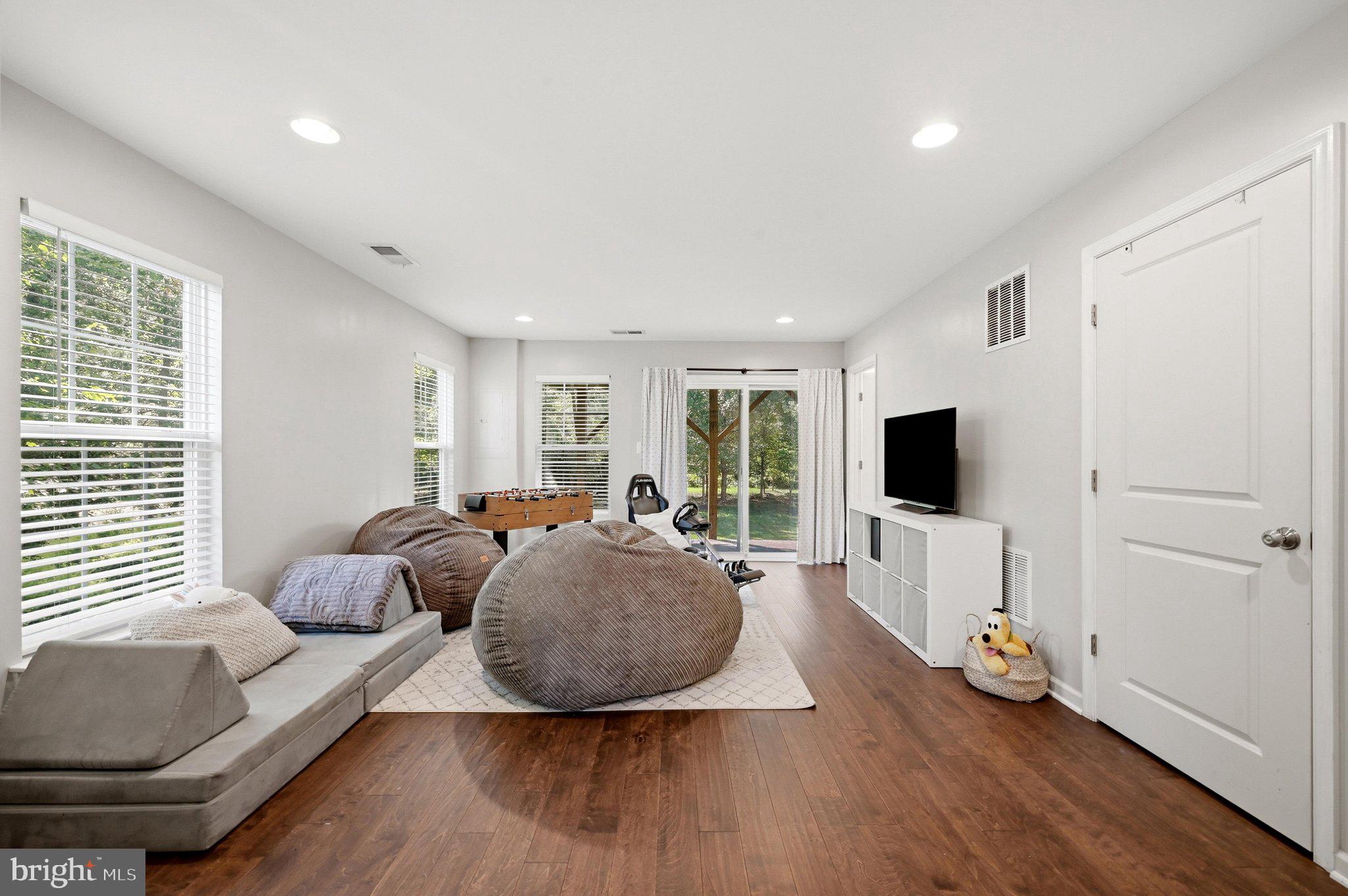 PEMBROOKE - Residential
