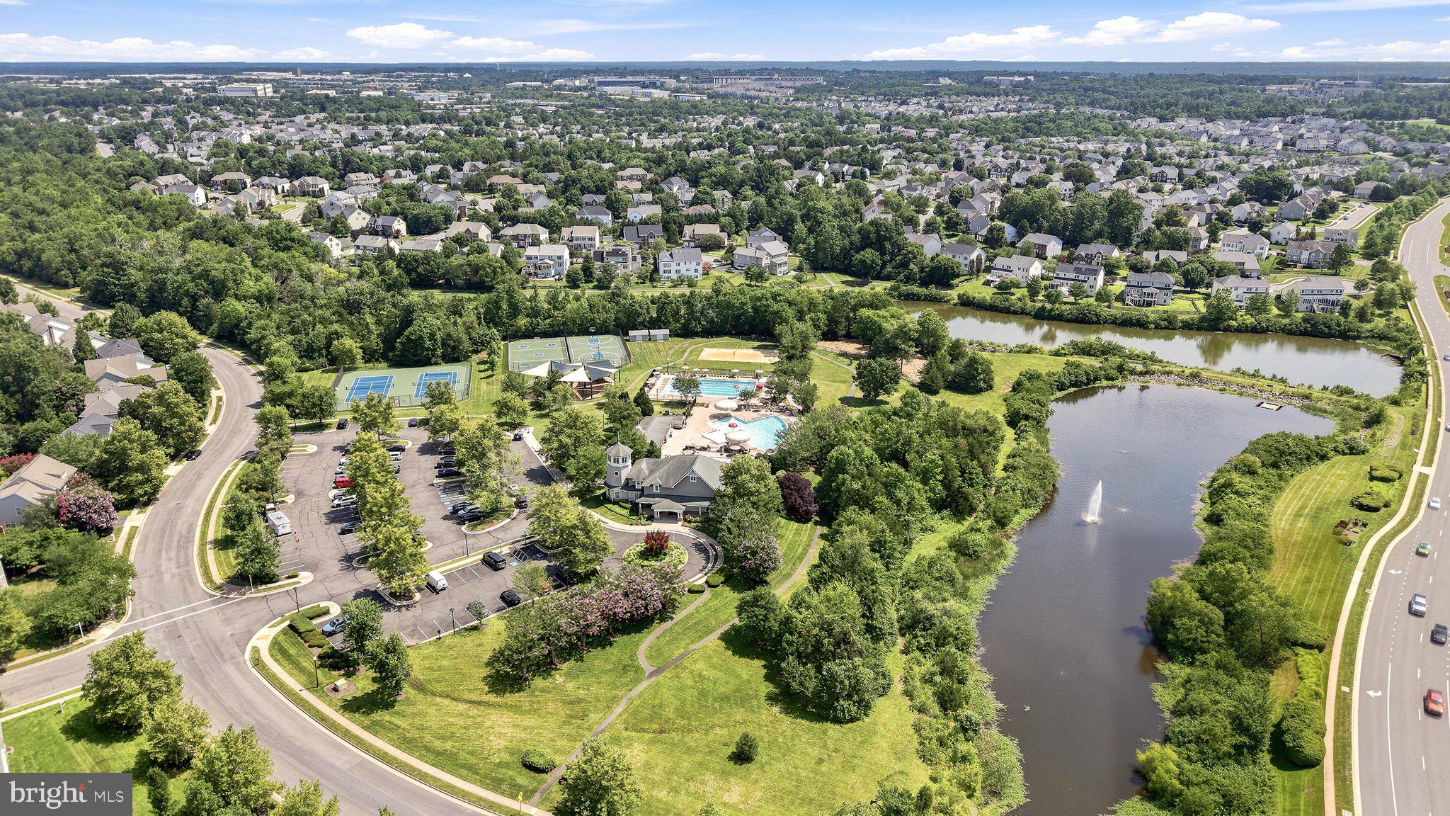 PEMBROOKE - Residential
