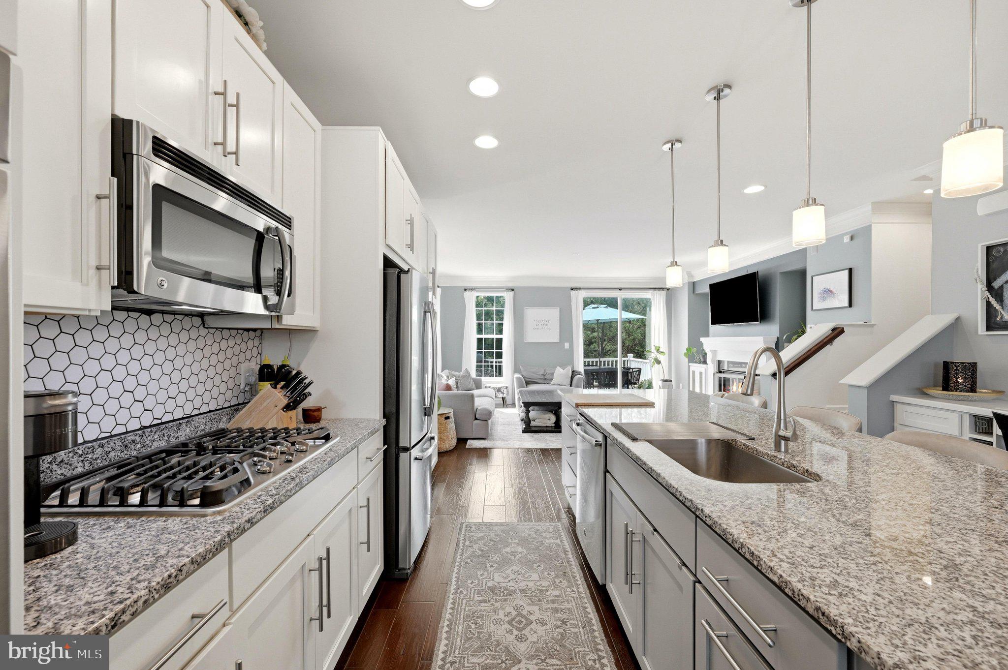 PEMBROOKE - Residential