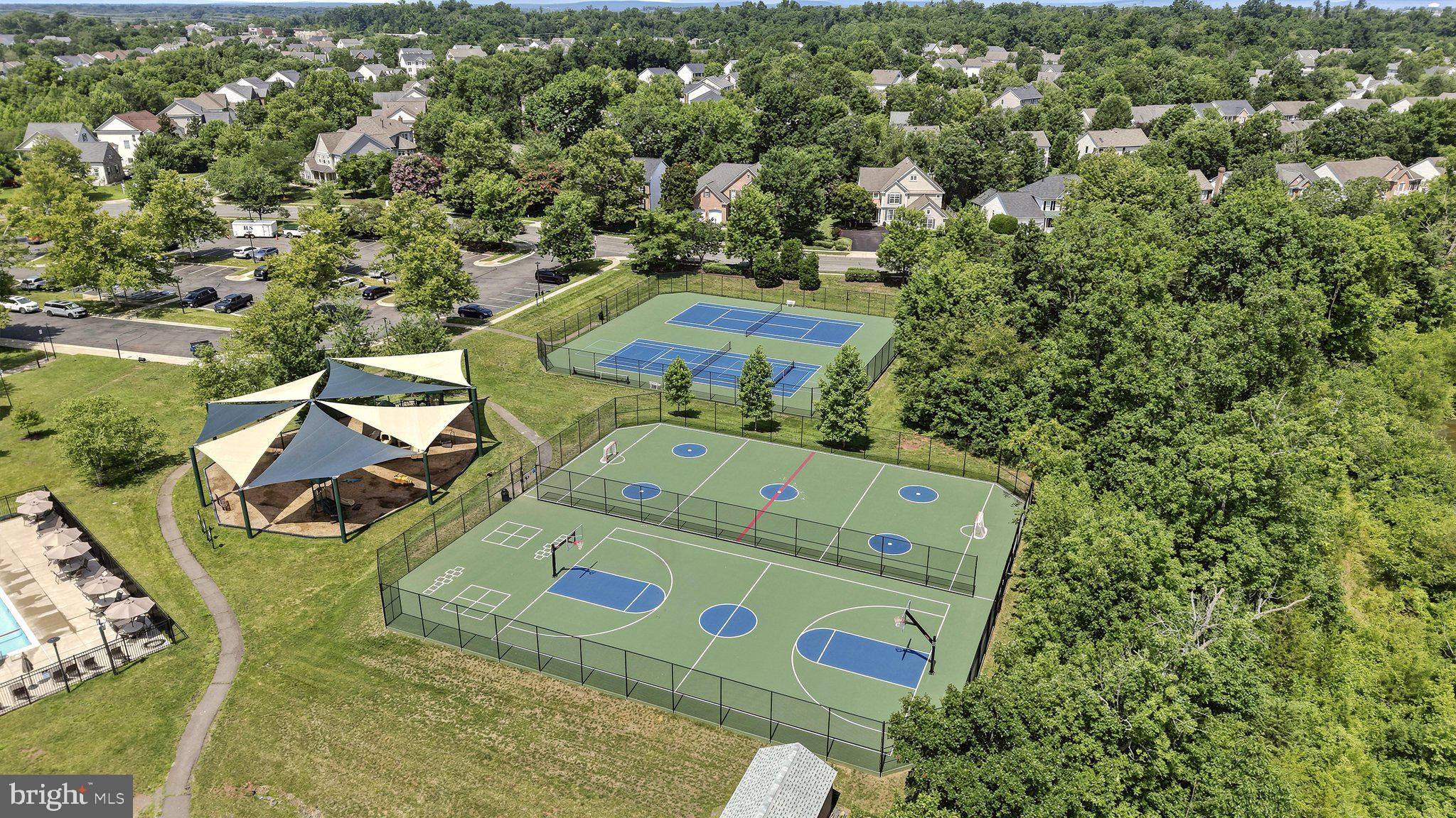 PEMBROOKE - Residential