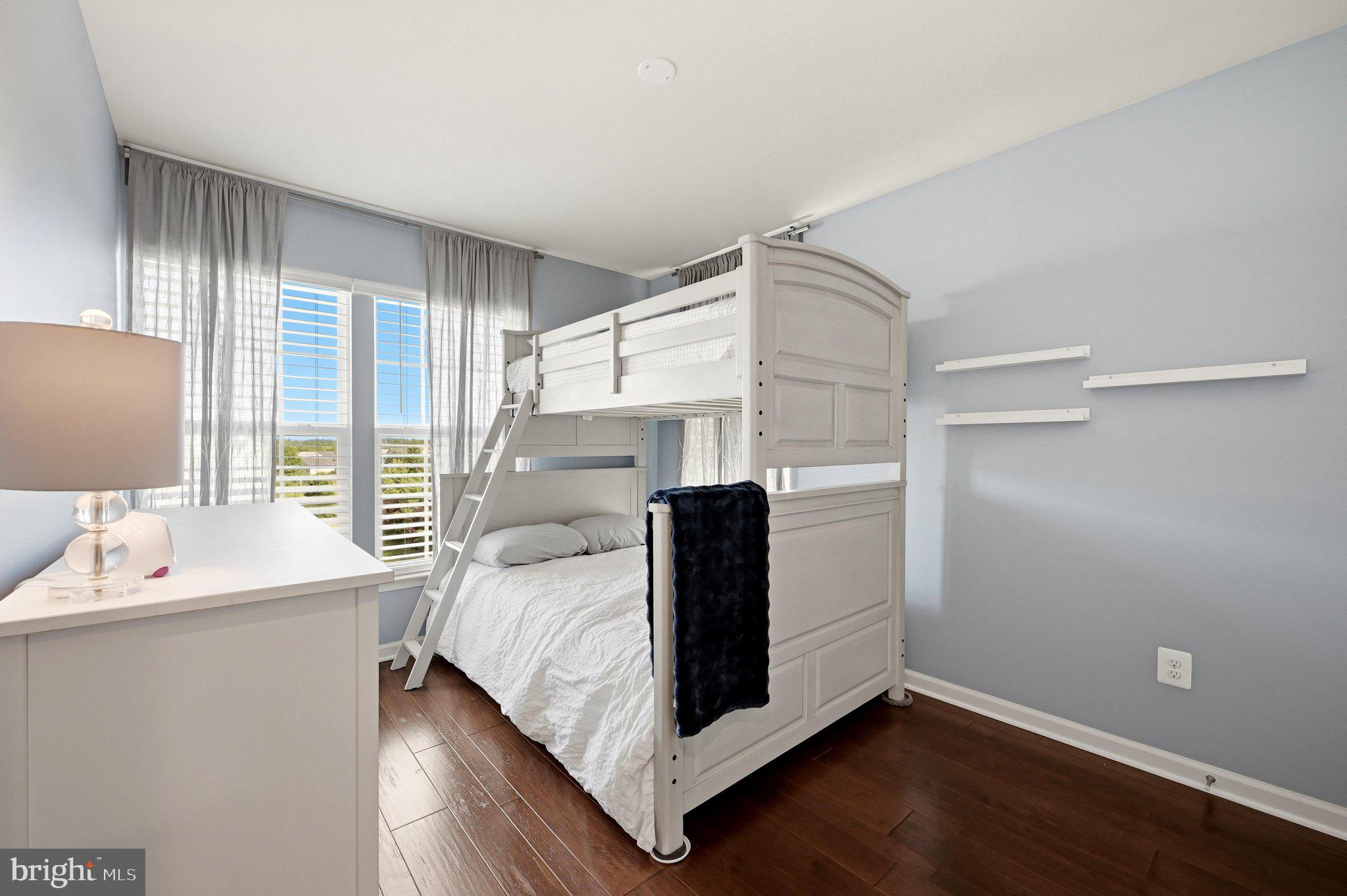 PEMBROOKE - Residential