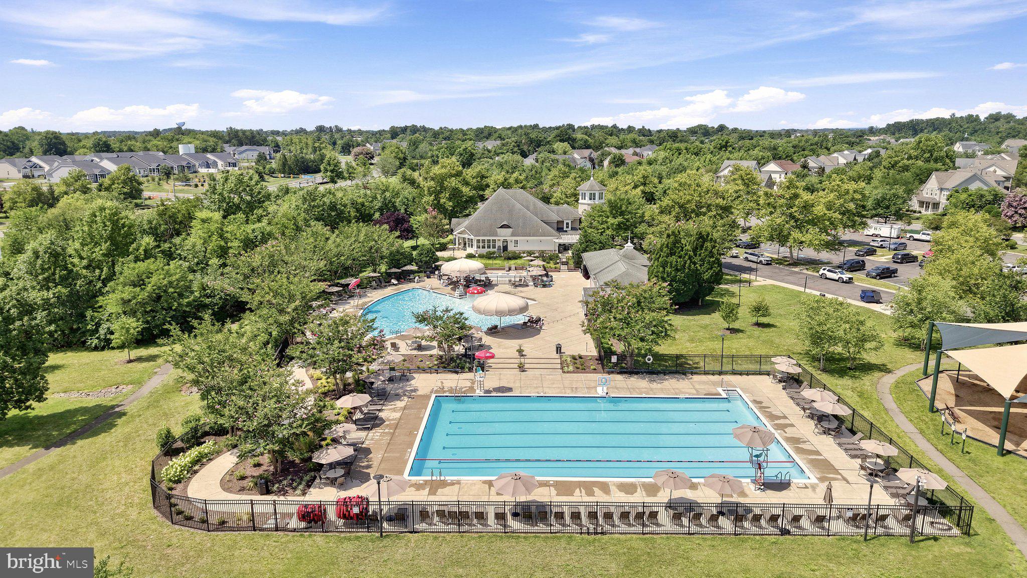 PEMBROOKE - Residential