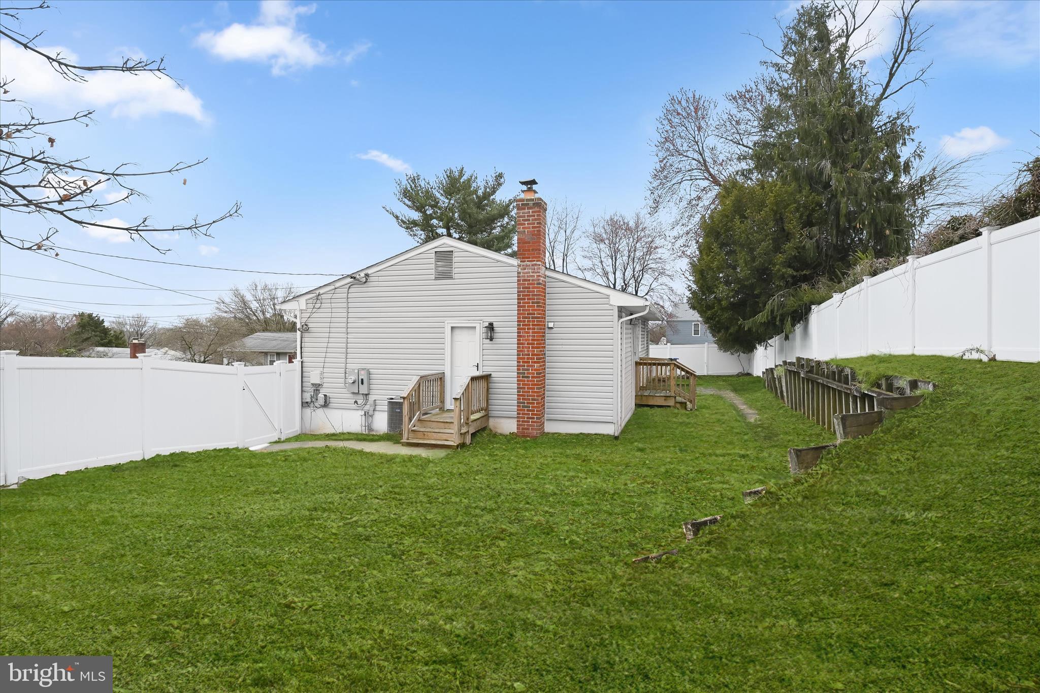 KINSLOUCH FARMS - Residential