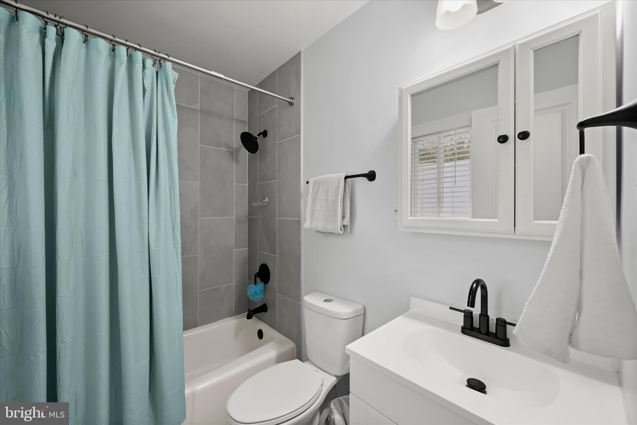 KINSLOUCH FARMS - Residential