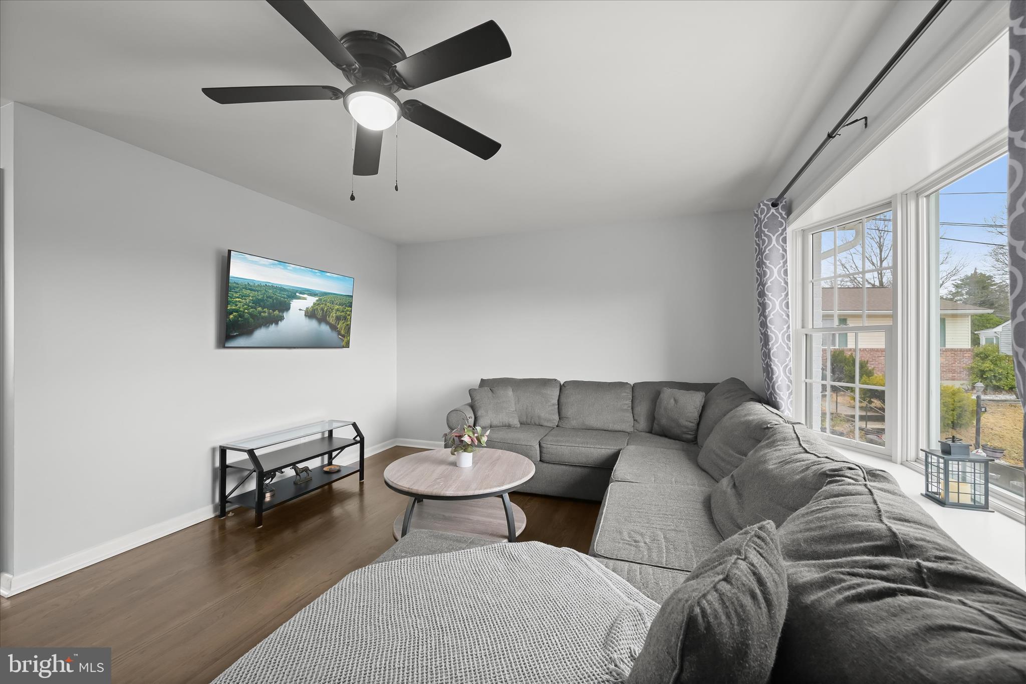 KINSLOUCH FARMS - Residential