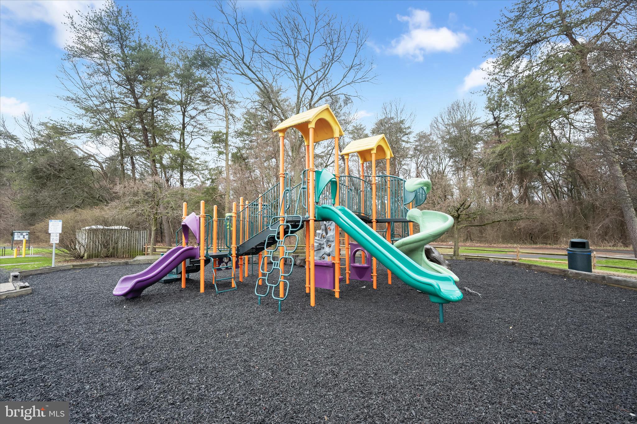 KINSLOUCH FARMS - Residential