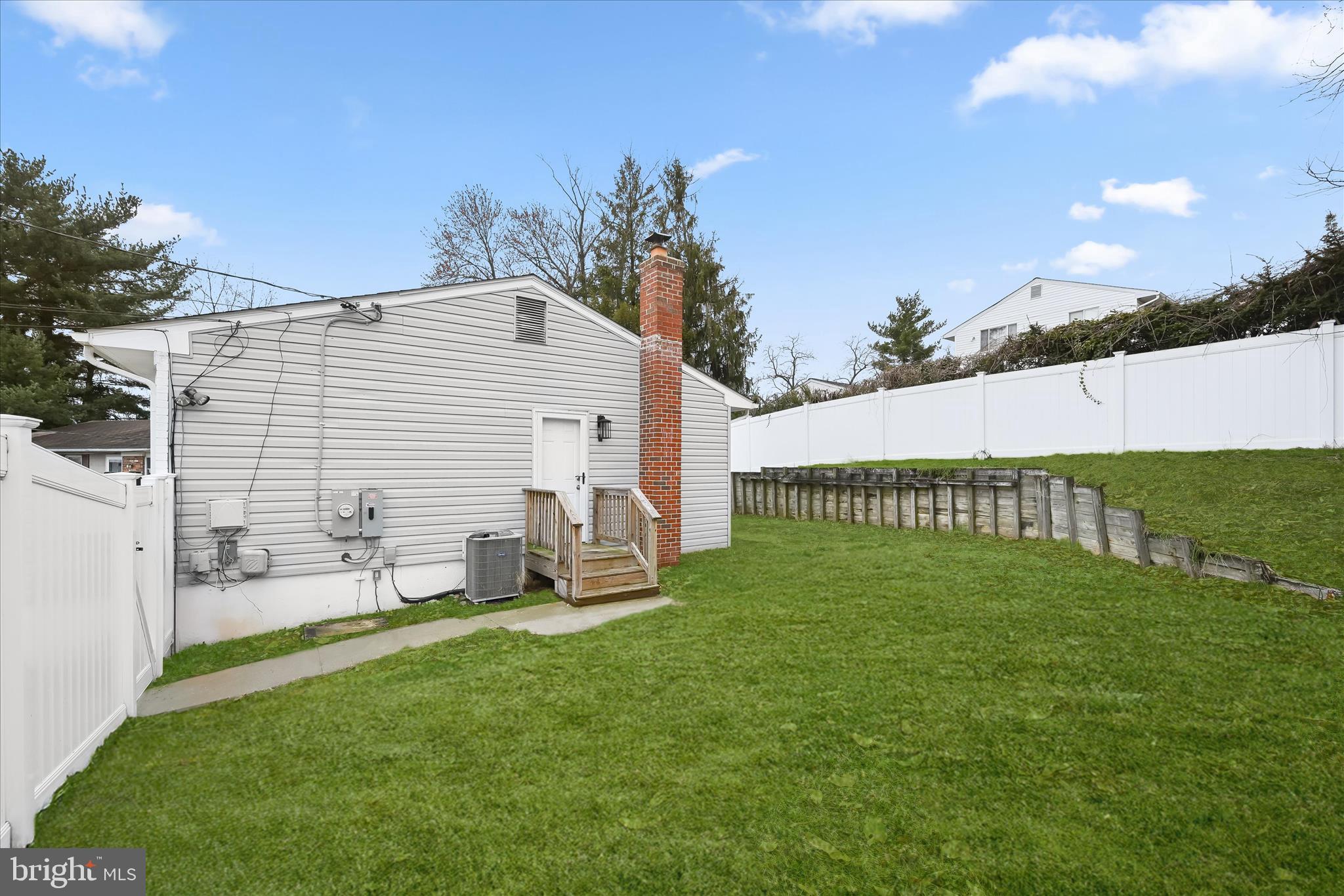 KINSLOUCH FARMS - Residential