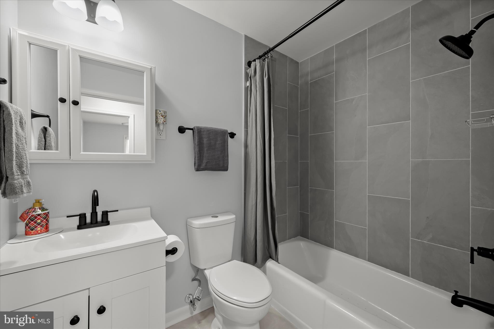 KINSLOUCH FARMS - Residential